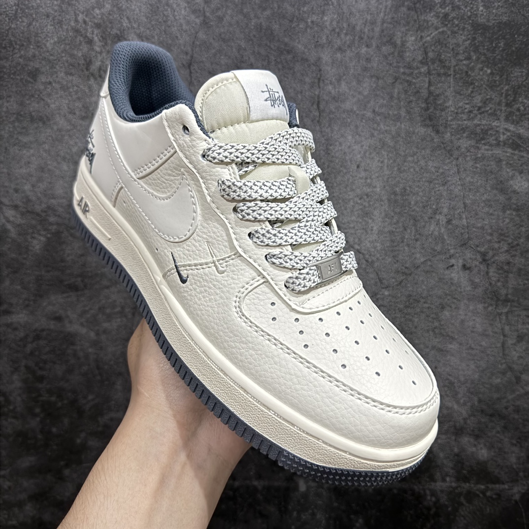 图片[3]-【定制版】Nk Air Force 1\’07 Low 斯图西联名-米灰小双勾 空军一号 低帮休闲板鞋 XZ6188-012rn#原楦头原纸板 原装鞋盒 定制五金配件 内置全掌气垫 原厂鞋底 r 尺码：36 36.5 37.5 38 38.5 39 40 40.5 41 42 42.5 43 44 44.5 45 编码：HXS310320-鞋库