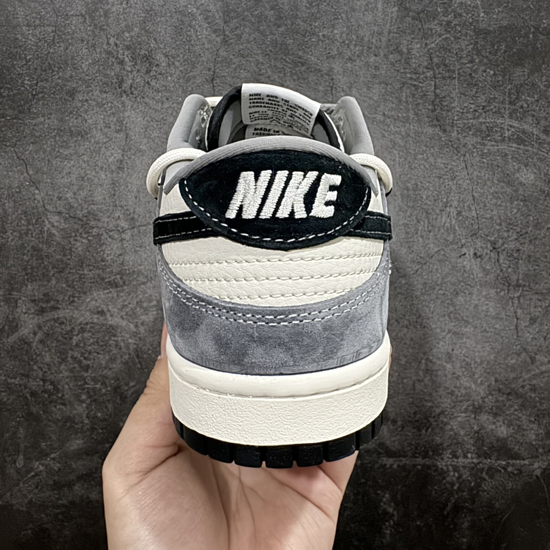 图片[4]-【定制版】Nk SB Dunk Low 斯图西联名-绑带灰白黑勾 周年高端定制 低帮休闲板鞋 SJ2068-305rn#定制鞋盒 大厂纯原品质出货 超高清洁度 皮料切割干净无任何毛边 细节完美r 尺码：36 36.5 37.5 38 38.5 39 40 40.5 41 42 42.5 43 44 44.5 45 编码：HXS3460-鞋库