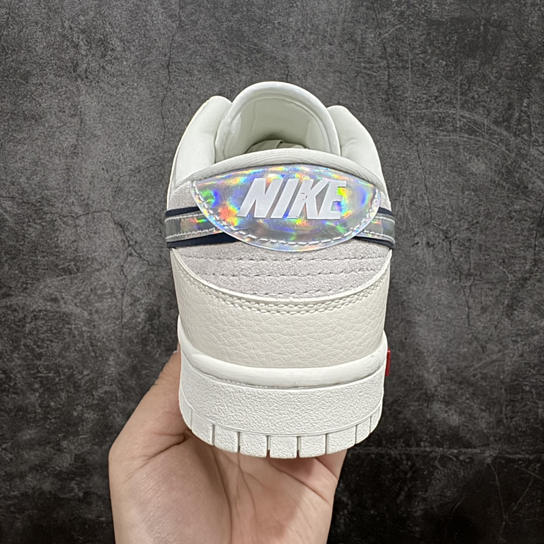 图片[4]-【公司级】Nk SB Dunk Low Supreme x 斯图西三方联名-米黄银勾 周年高端定制 低帮休闲板鞋 KK1333-005rn定制鞋盒 大厂纯原品质出货 超高清洁度 皮料切割干净无任何毛边 细节完美 r 尺码：36 36.5 37.5 38 38.5 39 40 40.5 41 42 42.5 43 44 44.5 45  编码：HXS320340-鞋库