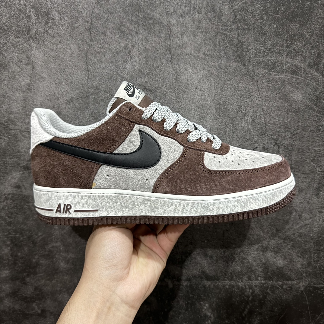 【纯原版】AKIRA×Nike Air Force 1 Low ’07 摩卡黑 麂皮 配色 头成麂皮 满天星配色 空军一号低帮休闲板鞋 原厂麂皮 原楦原纸板 纯正版型 正品NFC感应芯片 高清洁度 内置全掌气垫 货号：DC3366-323 Size：36 36.5 37.5 38 38.5 39 40 40.5 41 42 42.5 43 44 44.5 45 编码：HXS310320-鞋库