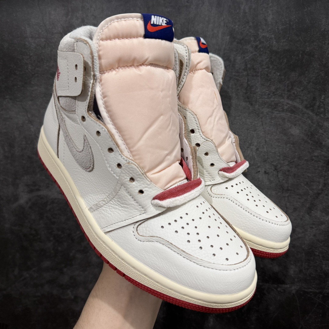 【莞产KZ纯原】 Air Jordan AJ1 High OG WMNS 米橙 DB4612-100n外贸特供批次  新配色不断更新开发全套原纸板楦头开发 确保原汁原味 完美呈现一代版型 一比一鞋头弧度高度鞋身弧度 此版本只针对中端市场 细节品控鞋型随意秒杀市面同价位 鞋型完美 不臃肿别扭 头层皮料加持 用料绝不含糊 进口玻璃冲刀皮料裁剪零毛边 电脑针车工艺 超高鞋面清洁度 最高QC检验标准 控制溢胶瑕疵 原盒原配 飞翼3D高频深度立体 工艺方面大到整体鞋型 漏斗收腰 底线拉帮 LOGO立体程度 小到针眼排布 载片对称 冲孔效果 鞋标规范 鞋垫背胶等等 无一不是口碑收割 每双都是一个回头客SIZE：36 36.5 37.5 38 38.5 39 40 40.5 41 42 42.5 43 44 44.5 45 46 47.5 编码：SL310340-鞋库