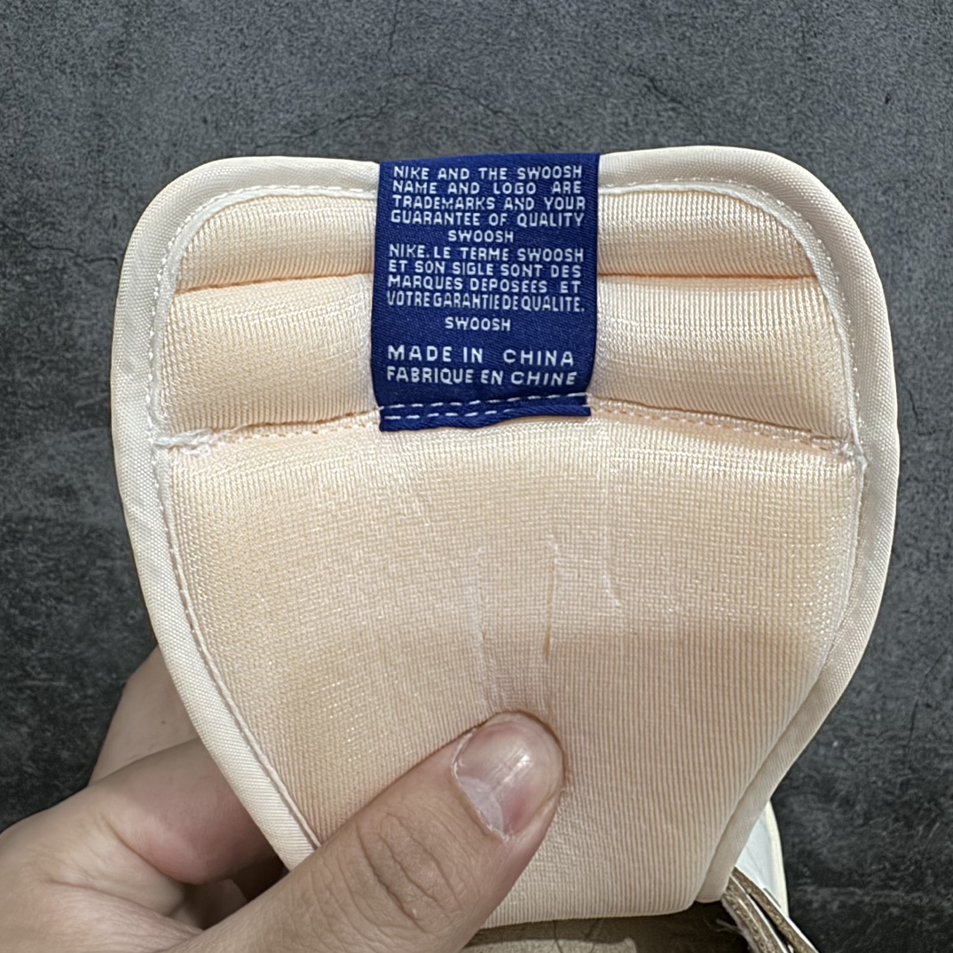 图片[7]-【莞产KZ纯原】 Air Jordan AJ1 High OG WMNS 米橙 DB4612-100n外贸特供批次  新配色不断更新开发全套原纸板楦头开发 确保原汁原味 完美呈现一代版型 一比一鞋头弧度高度鞋身弧度 此版本只针对中端市场 细节品控鞋型随意秒杀市面同价位 鞋型完美 不臃肿别扭 头层皮料加持 用料绝不含糊 进口玻璃冲刀皮料裁剪零毛边 电脑针车工艺 超高鞋面清洁度 最高QC检验标准 控制溢胶瑕疵 原盒原配 飞翼3D高频深度立体 工艺方面大到整体鞋型 漏斗收腰 底线拉帮 LOGO立体程度 小到针眼排布 载片对称 冲孔效果 鞋标规范 鞋垫背胶等等 无一不是口碑收割 每双都是一个回头客SIZE：36 36.5 37.5 38 38.5 39 40 40.5 41 42 42.5 43 44 44.5 45 46 47.5 编码：SL310340-鞋库