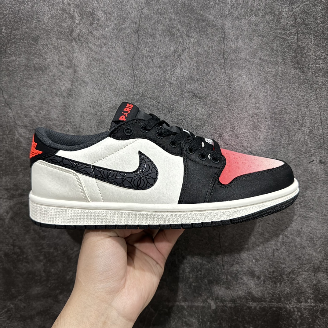 【定制版】Air Jordan 1 Low 渐变黑红nAJ1乔1低帮休闲板鞋 同步官方配色市场唯一独家头层皮打造 原鞋原档案开发原厂皮料 原档冲孔鞋头 正确满胶鞋垫 四线拉帮 原厂织唛标 鞋舌高弹海绵填充。 官方货号：HF8828 100 Size： 36 36.5 37.5 38 38.5 39 40 40.5 41 42 42.5 43 44 45 46 编码：LDS230250-鞋库