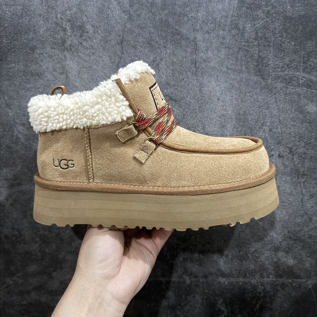 【X1广东礼盒版】市面顶级版本 UGG 芙卡拉 3cm厚底 雪地靴女款 11433954n小红书爆款n广州外贸大厂生产 鞋头到鞋垫真羊皮毛一体 独立外盒包装 芯片 带防水工艺 区别市面任何版本1.5Ccm薄底 独立原版开发大底 羊绒鞋垫 冬季保暖外出 家居都是很适合的选择 进年uug推出款式系列 局部偏向年轻消费者喜好 也走到时尚潮流穿搭的前沿 鞋身材质 防泼水涂层翻毛皮鞋面 17毫米UGGPURE™植入式羊毛内底 轻便防滑舒适橡胶外底 带有品牌LOGO商标 带全套包装  尺码: 35 36 37 38 39 40 编码：HH340360-鞋库