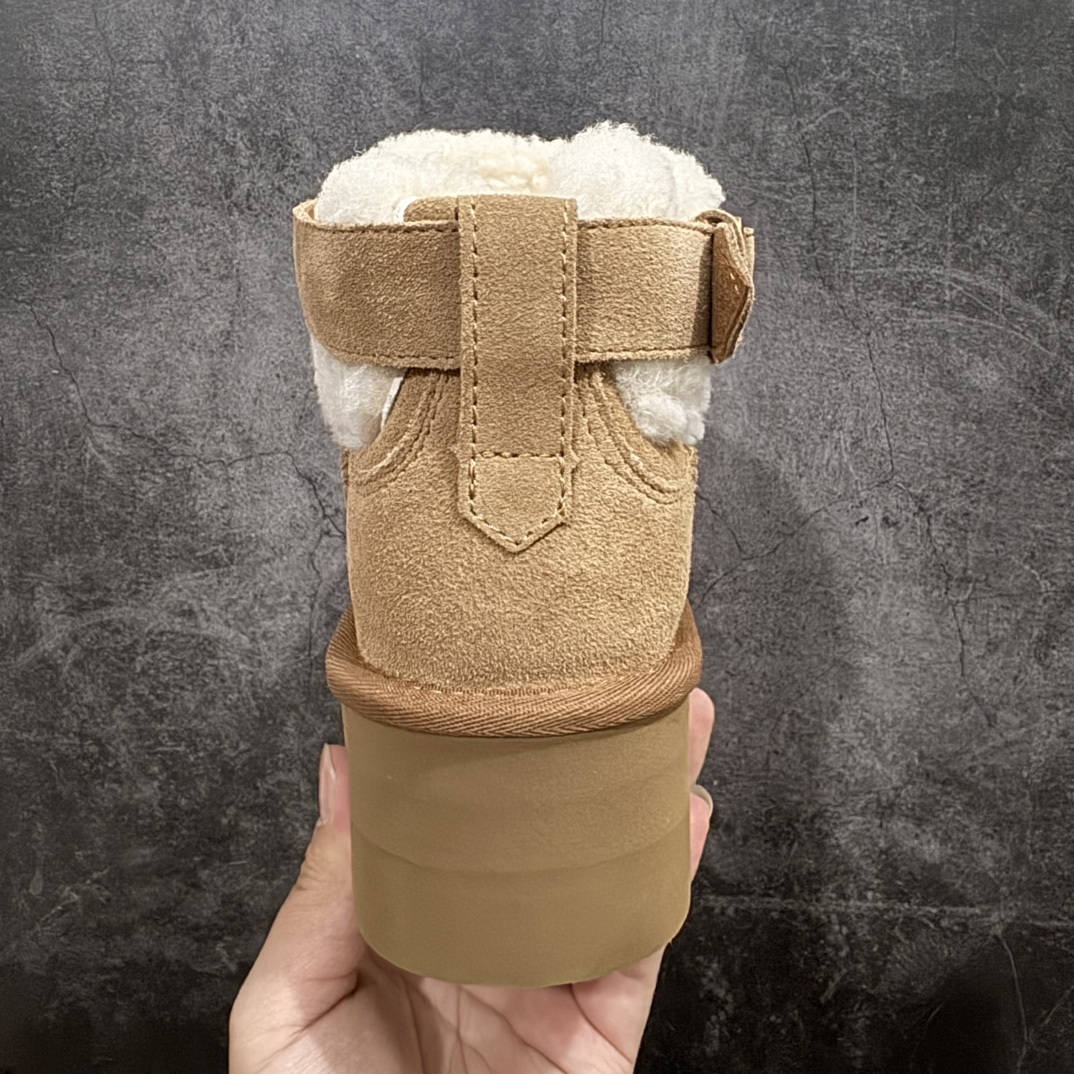 图片[4]-【X1广东礼盒版】市面顶级版本UGG 圆头搭扣 3.5cm厚底 雪地靴女款n小红书爆款n广州外贸大厂生产 鞋头到鞋垫真羊皮毛一体 独立外盒包装 芯片 带防水工艺 区别市面任何版本1.5Ccm薄底 独立原版开发大底 羊绒鞋垫 冬季保暖外出 家居都是很适合的选择 进年uug推出款式系列 局部偏向年轻消费者喜好 也走到时尚潮流穿搭的前沿 鞋身材质 防泼水涂层翻毛皮鞋面 17毫米UGGPURE™ 植入式羊毛内底 轻便防滑舒适橡胶外底 带有品牌LOGO商标 带全套包装  尺码: 35 36 37 38 39 40 编码：HH340360-鞋库