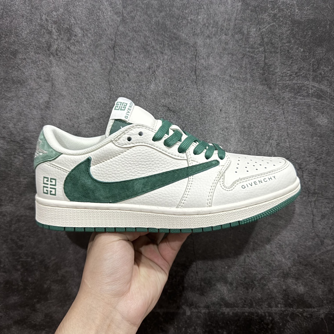 【定制版】Travis Scott x Fragment Design x Air Jordan 1 Low OG SP AJ1 乔1 纪梵希联名-米白深绿翻毛 低帮文化休闲板鞋 LX1988-107rn#多方联名合作融合了Travis Scott 独特的音乐风格，藤原浩个性的设计风格以及Jordan品牌的经典元素 使其成为一双具有独特身份和价值的鞋子 清新而立体的外观加上联名标识更突出了其独特身份 这种配色方案显示出活力和时尚感 在视觉上引人注目  鞋身的质感和细腻的细节处理使其显得高端而格调十足  这款“倒钩”联名是设计与创意完美结合  融合多方的个性风格是一款备受瞩目的潮流鞋款r 尺码：36 36.5 37.5 38 38.5 39 40 40.5 41 42 42.5 43 44 44.5 45  编码：HXS320340-鞋库