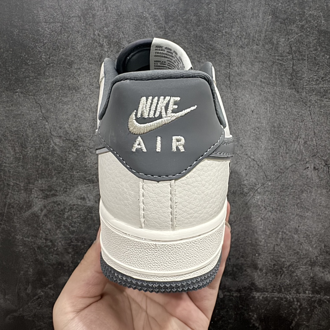 图片[4]-【公司级】海外限量发售 Nike Air Force 1 \’07 Low “暴力熊联名–米灰亚麻”空军一号 低帮 运动鞋 休闲鞋 折边针车 工艺难度大 原楦头原纸板 原装鞋盒 定制五金配件 内置全掌气垫 原厂鞋底货号：KK1988-005 Size：36 36.5 37.5 38 38.5 39 40 40.5 41 42 42.5 43 44 44.5 45 编码：LF310320-鞋库