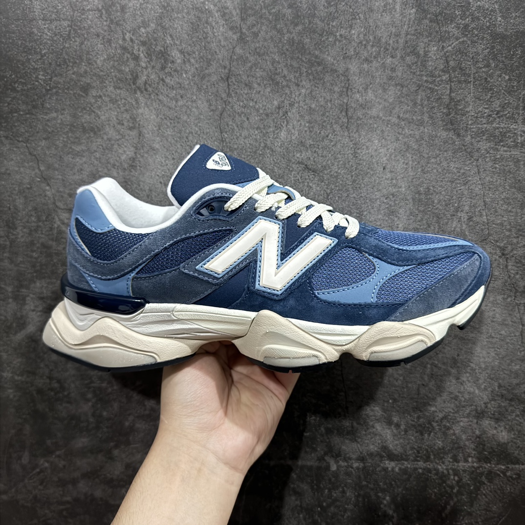 【纯原版】 New Balance NB9060 联名款 复古休闲运动慢跑鞋 白蓝色 U9060EEFn 全套原楦原纸板原厂数据开发 进口三明治网面 原装进口翻毛皮料正确绒感卡色 正确中底拉帮中底网布细节 原厂标裁 带紫光防伪 定制后跟透明水晶模块 冲裁组合 大底贴合程度胶水上色把控完美 整洁度挑战全网艺术家 多道序QC把关品质完善 匠心打造 耗时两个月开发完成 工艺极其复杂难度可想而知 新开独立私模大底 全网唯一正确六层组合大底 高端零售专供产物Size：36 37 37.5 38 38.5 39 40 40.5 41 42 42.5 43 44 45 46.5 编码：JP270300-鞋库