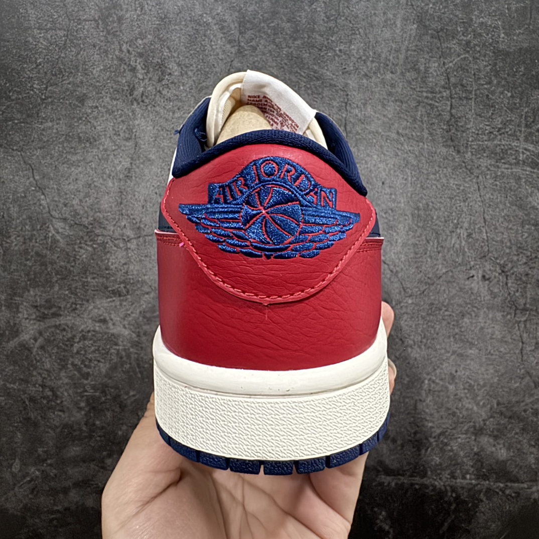 图片[4]-【K版】公司级Air Jordan 1 Low OG \”Howard University\” AJ1 乔1霍华德大学 低帮文化休闲板鞋型号 HQ2993-100#鞋身整体以皮革材质覆盖，配色方面以白色为底，搭配蓝色鞋头、Swoosh以及红色后跟呈现。标志性的球队Logo则以Nike字样替代。 尺码：36 36.5 37.5 38 38.5 39 40 40.5 41 42 42.5 43 44 44.5 45 46 编码：LDS230350-鞋库