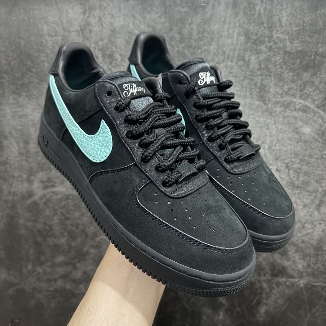 【T1版】 Tiffany & CO x Nk Air Force 1 Low \”1837\” 蒂芙尼联名 空军一号低帮板鞋 DZ1382-001n真正925真银💯带证书给你感受真真的原鞋即视感nSZ原纸板 原数据打造完美鞋型n原厂皮料 同步zp 注意裁边处有油边封边 区别市场nzp一致勾子细节 完美还原所有细节 欢迎对比 尺码：36-47.5 编码：GB460490-鞋库