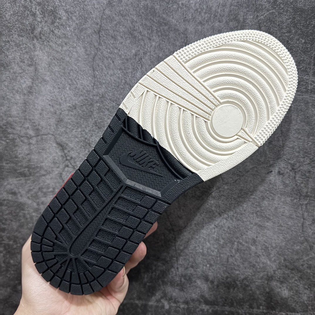 图片[9]-【定制版】Stussy x Air Jordan 1 Low 灰黑红标双拼n此款主张打破传统的工业化流水线设计限制，以Made by ideas的超级创意为理念，集结众多潮流设计师，结合时下最ing潮流风尚，为潮流爱好者打造彰品自我的专属潮品。同时尊重每个年轻人对于潮流的理解与选择，主张“让每个年轻人塑造自己的潮流”。 货号：SJ9950-034 Size：36 36.5 37.5 38 38.5 39 40 40.5 41 42 42.5 43 44 44.5 45 编码：HXS320340-鞋库