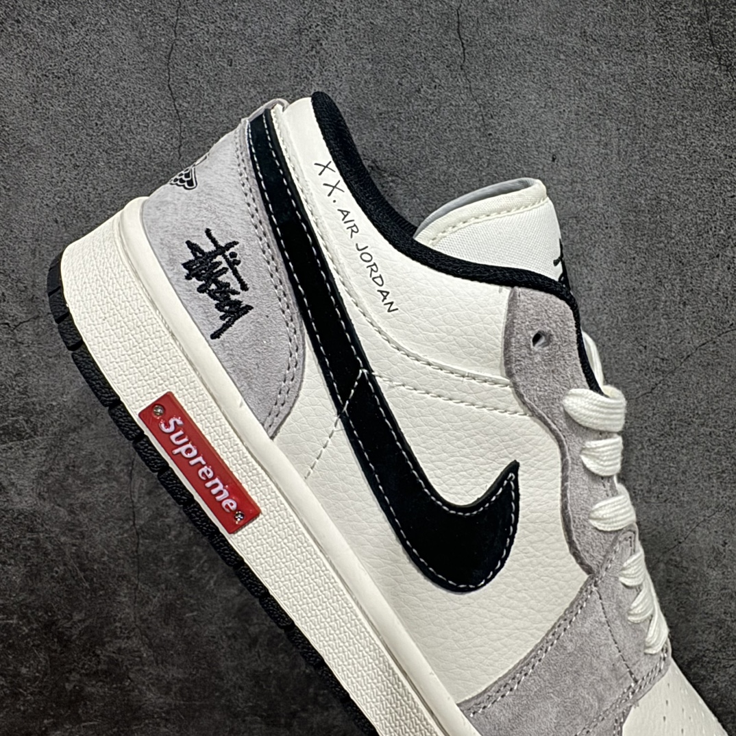 图片[7]-【定制版】Stussy x Air Jordan 1 Low 灰黑红标双拼n此款主张打破传统的工业化流水线设计限制，以Made by ideas的超级创意为理念，集结众多潮流设计师，结合时下最ing潮流风尚，为潮流爱好者打造彰品自我的专属潮品。同时尊重每个年轻人对于潮流的理解与选择，主张“让每个年轻人塑造自己的潮流”。 货号：SJ9950-034 Size：36 36.5 37.5 38 38.5 39 40 40.5 41 42 42.5 43 44 44.5 45 编码：HXS320340-鞋库