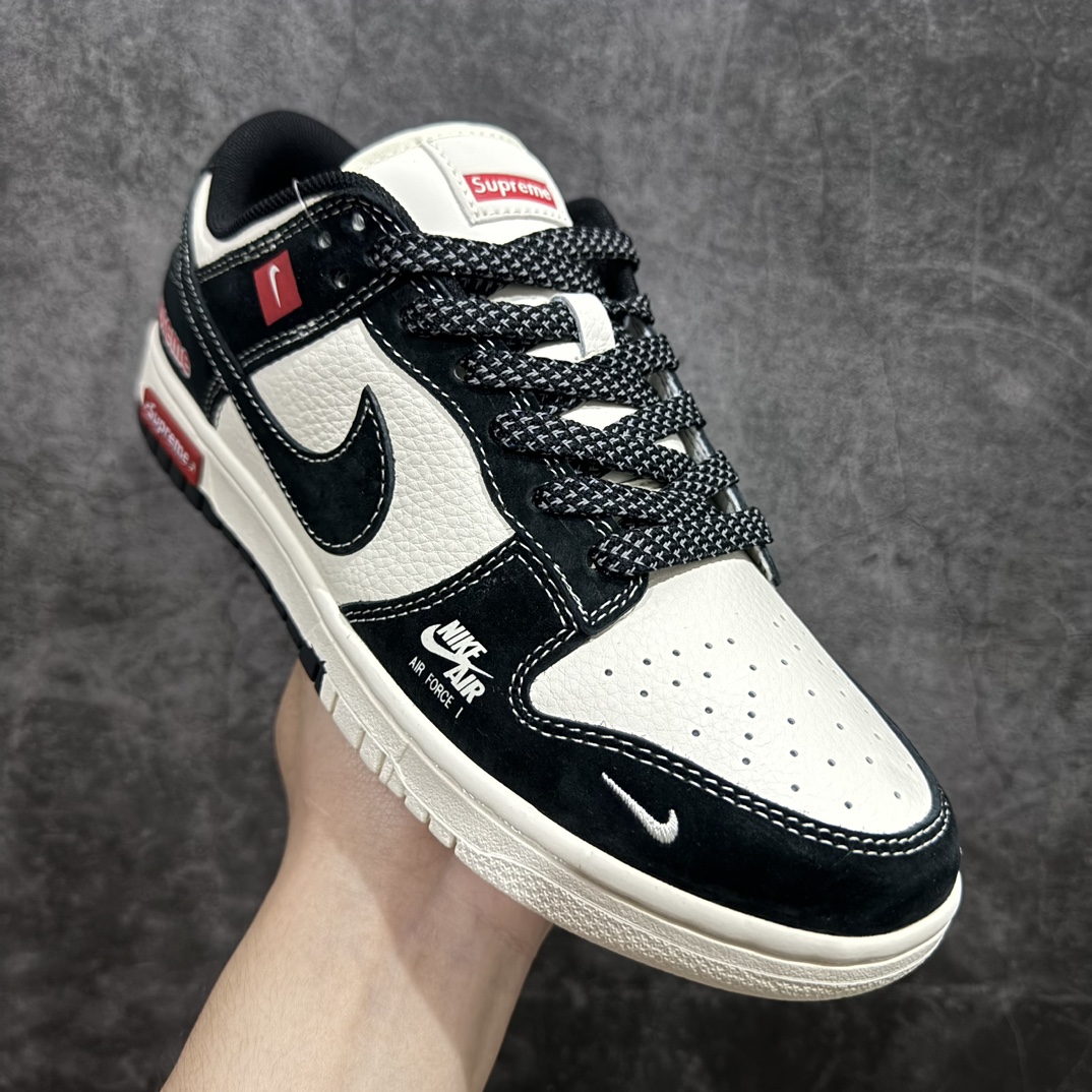 图片[3]-【定制版】Nike SB Dunk Low x Supreme 米黑白小钩满天星n纯原大厂出品 极力推荐n原装头层材料 独家版型蒸餾加工n帶來的是更好的视觉和脚感体验n大厂纯原品质出货 清洁度 电绣工艺皮料切割干净无任何毛边 细节完美 官方货号：MM1089 020 尺码：36 36.5 37.5 38 38.5 39 40 40.5 41 42 42.5 43 44 44.5 45 编码：HXS320340-鞋库