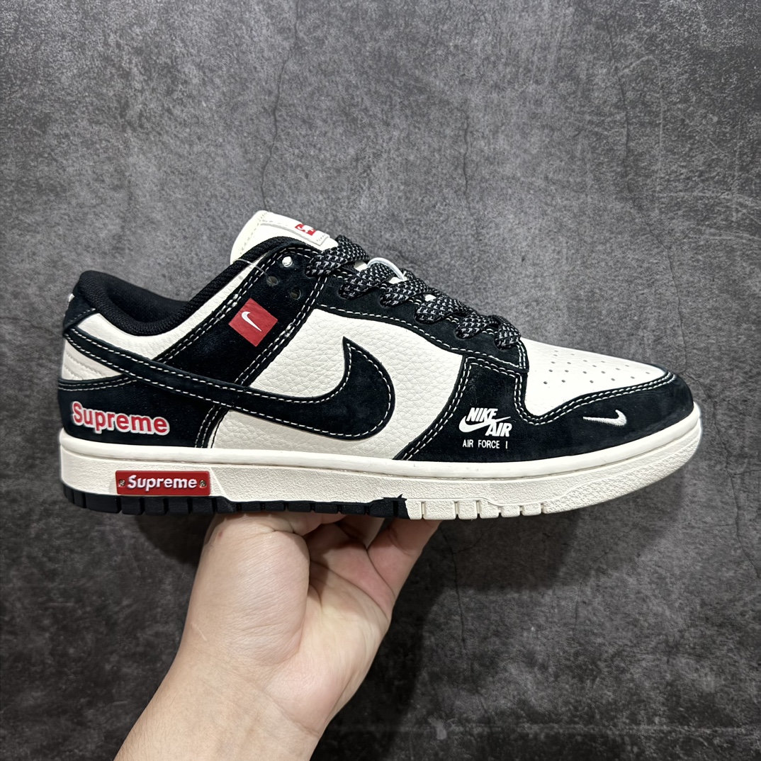 【定制版】Nike SB Dunk Low x Supreme 米黑白小钩满天星n纯原大厂出品 极力推荐n原装头层材料 独家版型蒸餾加工n帶來的是更好的视觉和脚感体验n大厂纯原品质出货 清洁度 电绣工艺皮料切割干净无任何毛边 细节完美 官方货号：MM1089 020 尺码：36 36.5 37.5 38 38.5 39 40 40.5 41 42 42.5 43 44 44.5 45 编码：HXS320340-鞋库