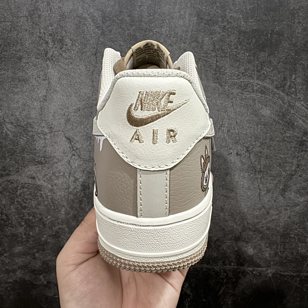 图片[4]-【公司级】Nike Air Force 1 Low X Labubu “拉布布”空军一号低帮休闲运动板鞋拉布布是一个充满魅力的小精灵。它有着色彩斑斓的身体，像是从梦幻世界中走出来的一样。它的眼睛如同璀璨的宝石，闪烁着神秘的光芒。 货号：DB3301-331 尺码：36 36.5 37.5 38 38.5 39 40 40.5 41 42 42.5 43 44 44.5 45 编码：HXS290300-鞋库