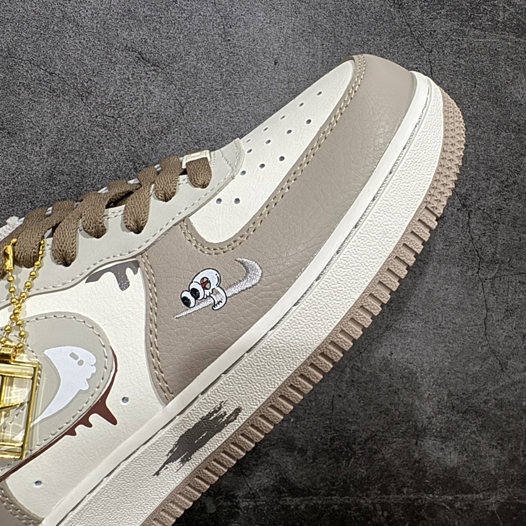 图片[6]-【公司级】Nike Air Force 1 Low X Labubu “拉布布”空军一号低帮休闲运动板鞋拉布布是一个充满魅力的小精灵。它有着色彩斑斓的身体，像是从梦幻世界中走出来的一样。它的眼睛如同璀璨的宝石，闪烁着神秘的光芒。 货号：DB3301-331 尺码：36 36.5 37.5 38 38.5 39 40 40.5 41 42 42.5 43 44 44.5 45 编码：HXS290300-鞋库