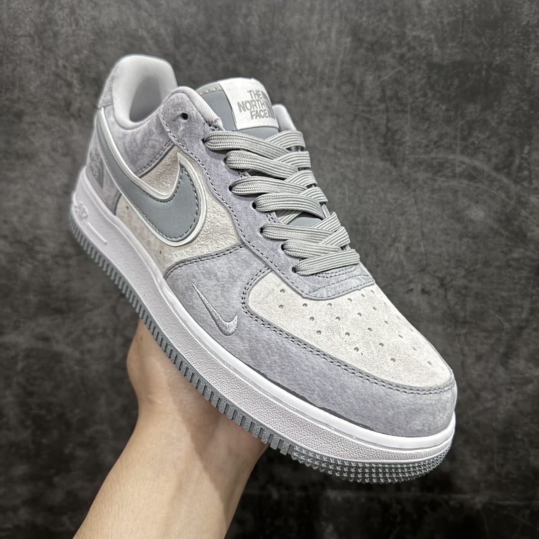 图片[3]-【公司级】海外限量发售 Nike Air Force 1 \’07 Low “北面联名–银灰猪八”空军一号 低帮 运动鞋 休闲鞋 折边针车 工艺难度大 原楦头原纸板 原装鞋盒 定制五金配件 内置全掌气垫 原厂鞋底货号：KK3333-004 Size：36 36.5 37.5 38 38.5 39 40 40.5 41 42 42.5 43 44 44.5 45 编码：HXS310320-鞋库