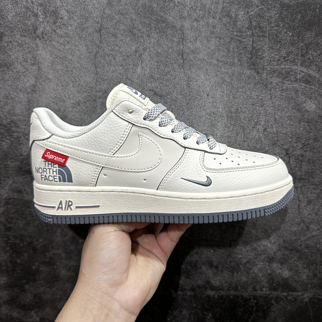 【公司级】海外限量发售NIke Air Force 1 \’07 Low “Supreme北面联名–透心米灰”空军一号 低帮 运动鞋 休闲鞋 折边针车 工艺难度大 原楦头原纸板 原装鞋盒 定制五金配件 内置全掌气垫 原厂鞋底货号：XZ1996-710 Size：36 36.5 37.5 38 38.5 39 40 40.5 41 42 42.5 43 44 44.5 45 编码：HXS310320-鞋库