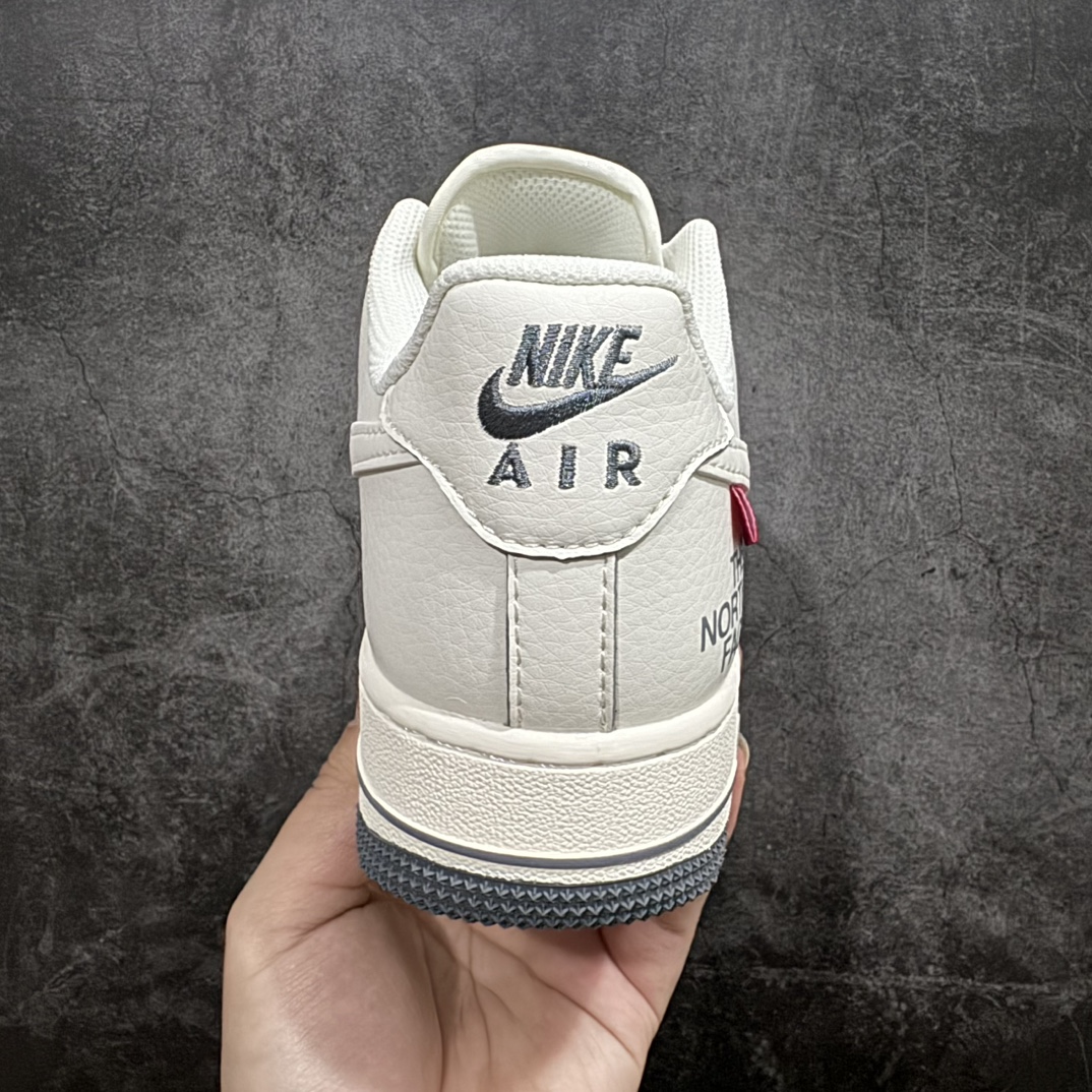 图片[4]-【公司级】海外限量发售NIke Air Force 1 \’07 Low “Supreme北面联名–透心米灰”空军一号 低帮 运动鞋 休闲鞋 折边针车 工艺难度大 原楦头原纸板 原装鞋盒 定制五金配件 内置全掌气垫 原厂鞋底货号：XZ1996-710 Size：36 36.5 37.5 38 38.5 39 40 40.5 41 42 42.5 43 44 44.5 45 编码：HXS310320-鞋库