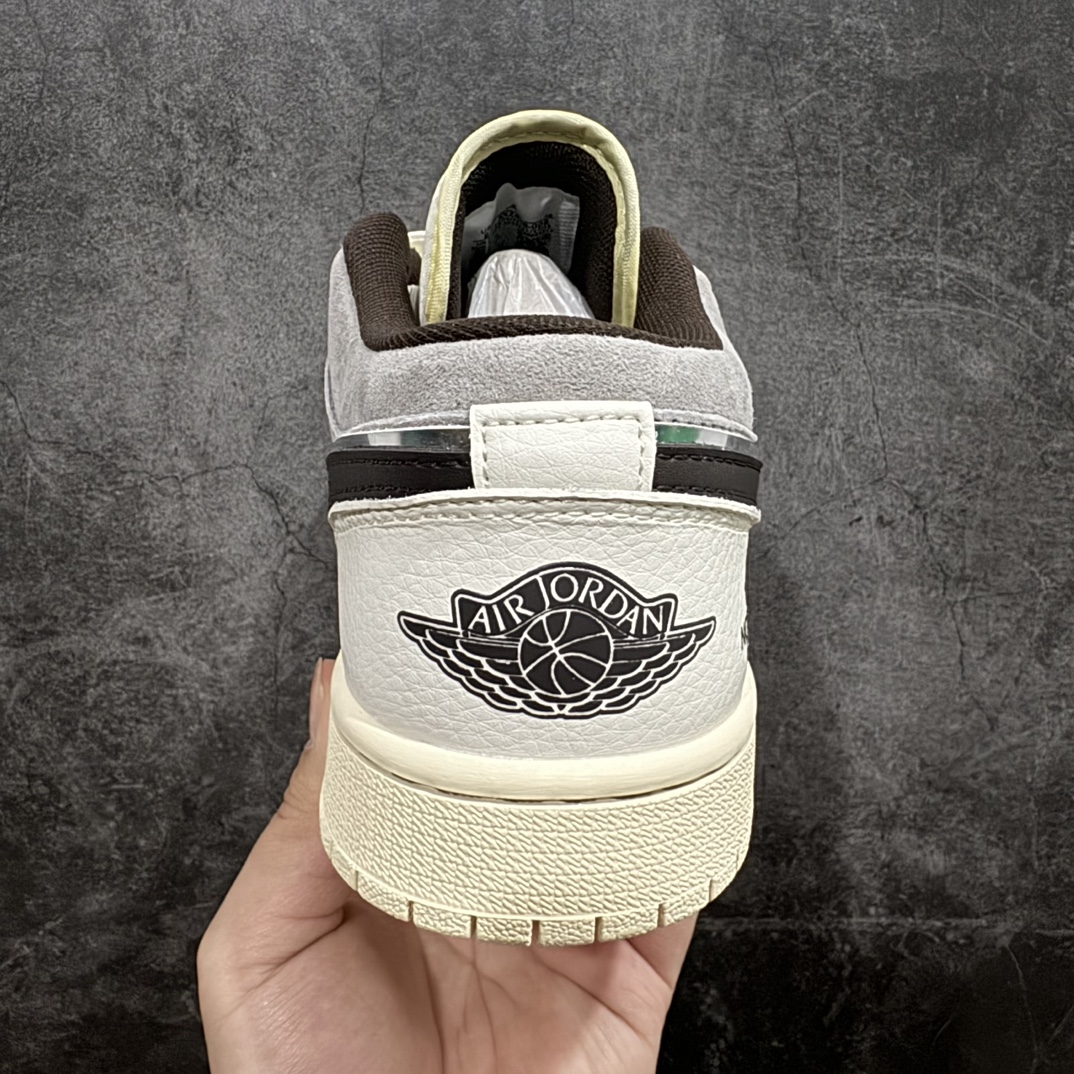 图片[4]-【定制版】Air Jordan 1 Retro Low x The North Face 米棕小钩n官方同步新色 原装级产物n拒绝公底 立体鞋型 细节完美 高清洁度购置公司同步原材料 原汁原味 忠于原版 货号：XX2408 008n码数：36 36.5 37.5 38 38.5 39 40 40.5 41 42 42.5 43 44 44.5 45 编码：CC280300-鞋库