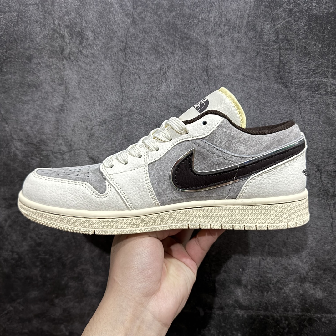 图片[2]-【定制版】Air Jordan 1 Retro Low x The North Face 米棕小钩n官方同步新色 原装级产物n拒绝公底 立体鞋型 细节完美 高清洁度购置公司同步原材料 原汁原味 忠于原版 货号：XX2408 008n码数：36 36.5 37.5 38 38.5 39 40 40.5 41 42 42.5 43 44 44.5 45 编码：CC280300-鞋库