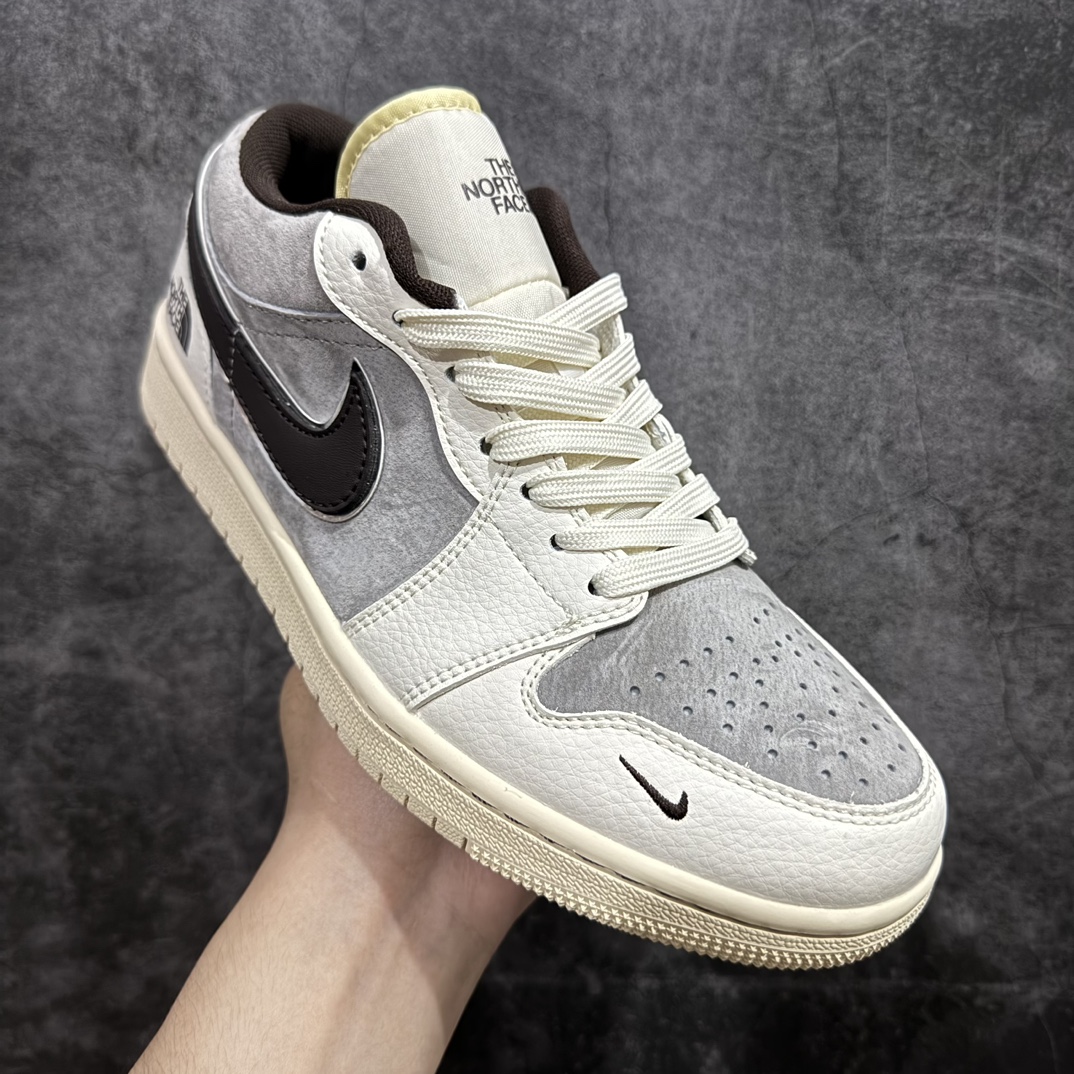 图片[3]-【定制版】Air Jordan 1 Retro Low x The North Face 米棕小钩n官方同步新色 原装级产物n拒绝公底 立体鞋型 细节完美 高清洁度购置公司同步原材料 原汁原味 忠于原版 货号：XX2408 008n码数：36 36.5 37.5 38 38.5 39 40 40.5 41 42 42.5 43 44 44.5 45 编码：CC280300-鞋库