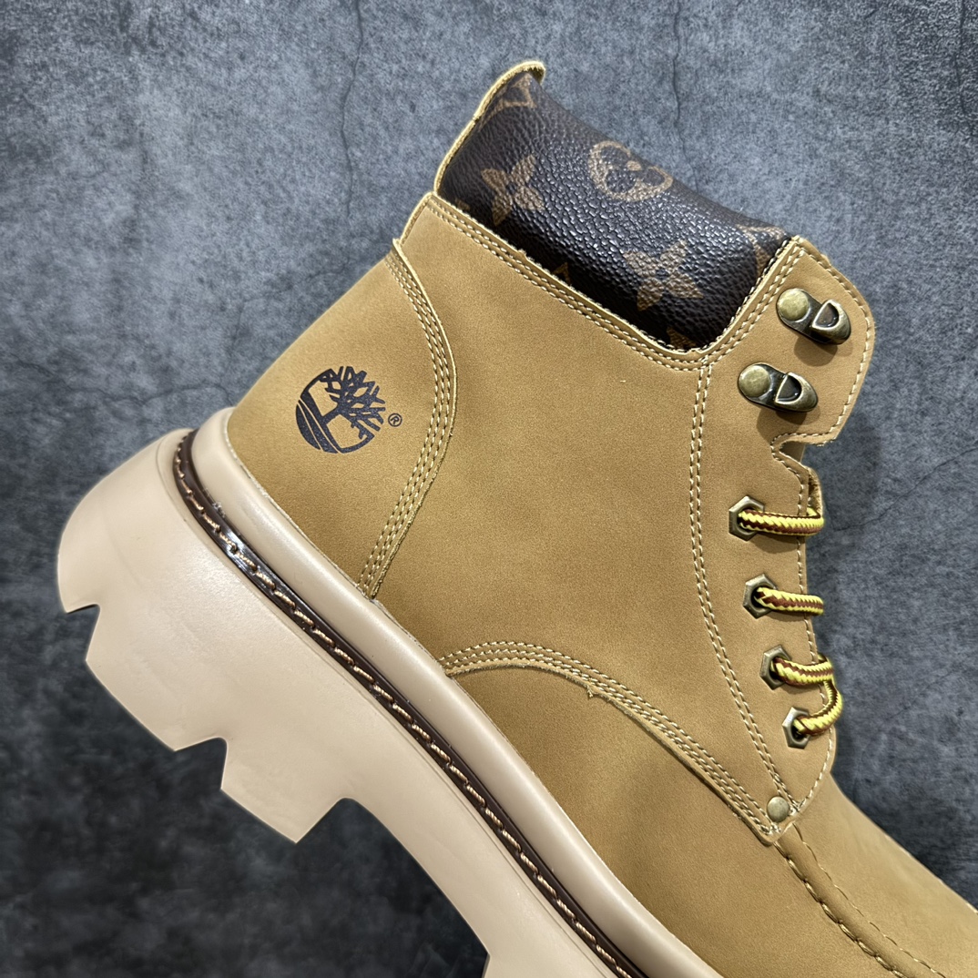 图片[7]-【广东纯原版本】Lv x Timberland Lv联名添柏岚大黄靴 顶奢流量品牌与时代经典的结合之作 巴黎时装首秀n#代购专供品质 高弹Modern 外置防滑橡塑发泡超轻大底 系带设计 穿脱十分方便 采用TPU模压定型真皮鞋面材质#EVA轻翼科技外底具有防滑,耐磨和良好的弹性Pharrell Williams充分发挥了作为Louis Vuitton创意总监的角色 这款鞋重新定义了6英寸大黄靴的经典设计 致敬1996年Grandmaster Flash经典黄靴造型n原厂五金鞋带扣 工艺全新升级中山大厂代工 原单进口皮料独立私模大底，正确logo，n原装一致头层磨砂皮 搭配经典老花领口n全新原厂包装鞋盒 市场独家供应 尺码：38-44（皮鞋码） 编码：TL430350-鞋库