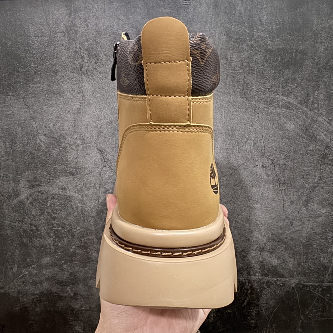 图片[4]-【广东纯原版本】Lv x Timberland Lv联名添柏岚大黄靴 顶奢流量品牌与时代经典的结合之作 巴黎时装首秀n#代购专供品质 高弹Modern 外置防滑橡塑发泡超轻大底 系带设计 穿脱十分方便 采用TPU模压定型真皮鞋面材质#EVA轻翼科技外底具有防滑,耐磨和良好的弹性Pharrell Williams充分发挥了作为Louis Vuitton创意总监的角色 这款鞋重新定义了6英寸大黄靴的经典设计 致敬1996年Grandmaster Flash经典黄靴造型n原厂五金鞋带扣 工艺全新升级中山大厂代工 原单进口皮料独立私模大底，正确logo，n原装一致头层磨砂皮 搭配经典老花领口n全新原厂包装鞋盒 市场独家供应 尺码：38-44（皮鞋码） 编码：TL430350-鞋库