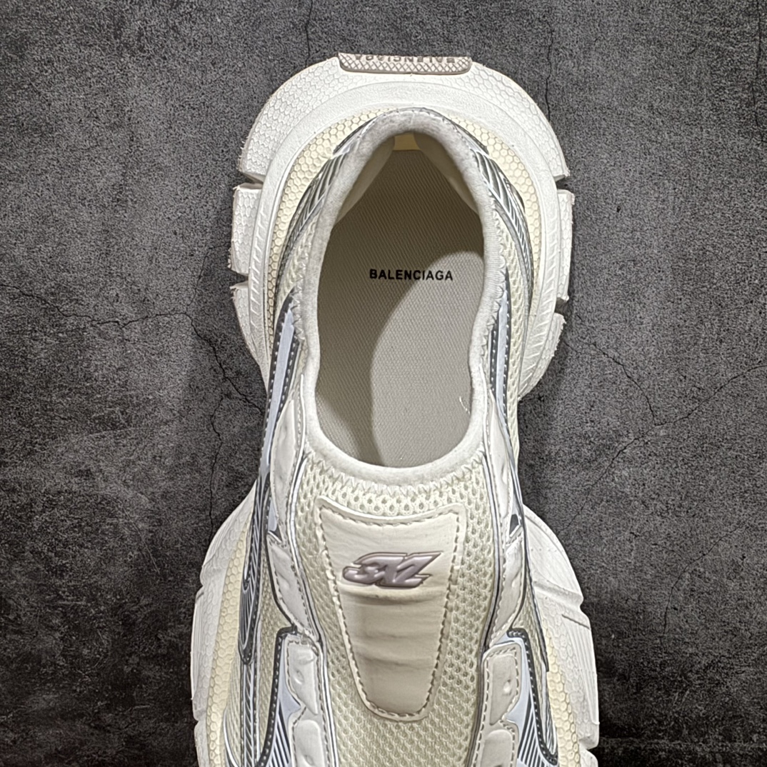 图片[9]-【XA版本】BALENCIAGA 3XL Sneakers巴黎世家十代网布系带低帮走秀复古老爹鞋 一脚蹬 全套原纸板楦头开发 最原汁原味的灵魂版型全鞋荧光划线卡点 胶水把控整洁度追求极致完美每一双都是工艺品 多重QC质检 超越公司货的品控标准实实在在的免检产品 原盒原配 正确字体电绣 粗细、位置、大小正确 侧边TPU 透气孔匹配意产原版 正确分离大底 TPU软底 原版一致大底LOGO 立体感十足 原厂皮料水洗做旧 采购原厂网纱 不含皮革 网布材料和聚氨酯 磨损效果 鞋头边缘和后帮 Balenciaga 徽标 鞋面和后跟凸印尺码 鞋舌 3XL 橡胶品牌标识和反光细节 鞋帮拉袢和鞋舌拉祥 配反光细节 备用鞋带在鞋履前侧 可在穿着前取下 便于不同造型搭配 偏大一码 尺码：35 36 37 38 39 40  编码：DF390410-鞋库