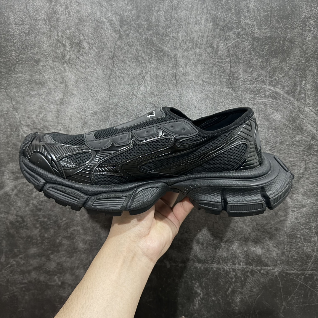 图片[2]-【XA版本】BALENCIAGA 3XL Sneakers巴黎世家十代网布系带低帮走秀复古老爹鞋 一脚蹬 全套原纸板楦头开发 最原汁原味的灵魂版型全鞋荧光划线卡点 胶水把控整洁度追求极致完美每一双都是工艺品 多重QC质检 超越公司货的品控标准实实在在的免检产品 原盒原配 正确字体电绣 粗细、位置、大小正确 侧边TPU 透气孔匹配意产原版 正确分离大底 TPU软底 原版一致大底LOGO 立体感十足 原厂皮料水洗做旧 采购原厂网纱 不含皮革 网布材料和聚氨酯 磨损效果 鞋头边缘和后帮 Balenciaga 徽标 鞋面和后跟凸印尺码 鞋舌 3XL 橡胶品牌标识和反光细节 鞋帮拉袢和鞋舌拉祥 配反光细节 备用鞋带在鞋履前侧 可在穿着前取下 便于不同造型搭配 偏大一码 尺码：35 36 37 38 39 40  编码：DF390410-鞋库