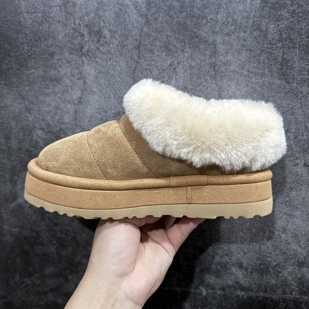 图片[2]-【X1广东礼盒版】市面顶级版本 UGG 毛毛虫厚底4cm 厚底1146390n 女款 小红书爆款n广州外贸大厂生产 鞋头到鞋垫真羊皮毛一体 独立外盒包装 芯片 带防水工艺 区别市面任何版本1.5Ccm薄底 独立原版开发大底 羊绒鞋垫 冬季保暖外出 家居都是很适合的选择 进年uug推出款式系列 局部偏向年轻消费者喜好 也走到时尚潮流穿搭的前沿 鞋身材质 防泼水涂层翻毛皮鞋面 17毫米UGGPURE™植入式羊毛内底 轻便防滑舒适橡胶外底 带有品牌LOGO商标 带全套包装  尺码: 35 36 37 38 39 40 编码：HH340360-鞋库