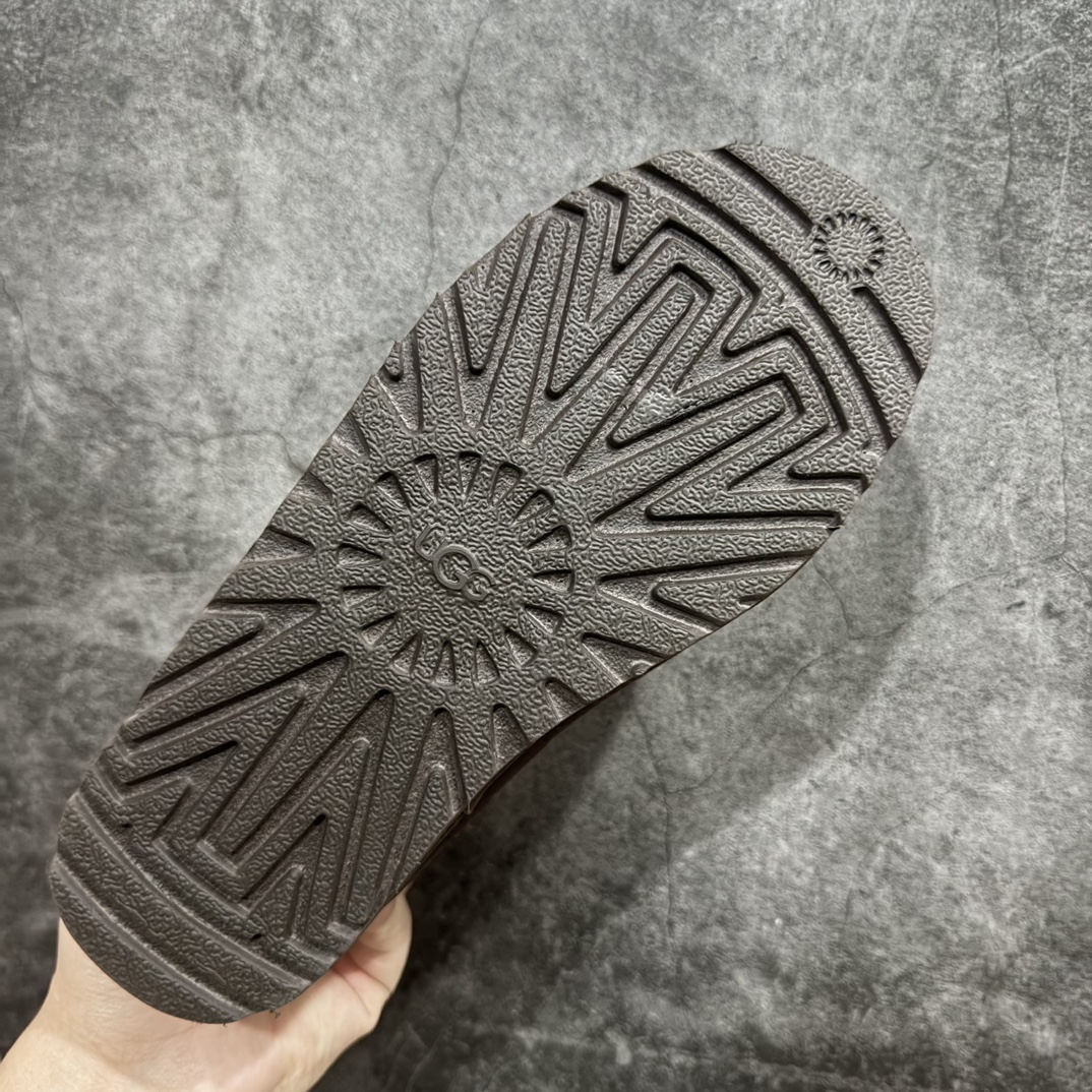 图片[9]-【X1广东礼盒版】市面顶级版本 UGG 毛毛虫厚底4cm 厚底1146390n 女款 小红书爆款n广州外贸大厂生产 鞋头到鞋垫真羊皮毛一体 独立外盒包装 芯片 带防水工艺 区别市面任何版本1.5Ccm薄底 独立原版开发大底 羊绒鞋垫 冬季保暖外出 家居都是很适合的选择 进年uug推出款式系列 局部偏向年轻消费者喜好 也走到时尚潮流穿搭的前沿 鞋身材质 防泼水涂层翻毛皮鞋面 17毫米UGGPURE™植入式羊毛内底 轻便防滑舒适橡胶外底 带有品牌LOGO商标 带全套包装  尺码: 35 36 37 38 39 40 编码：HH340360-鞋库