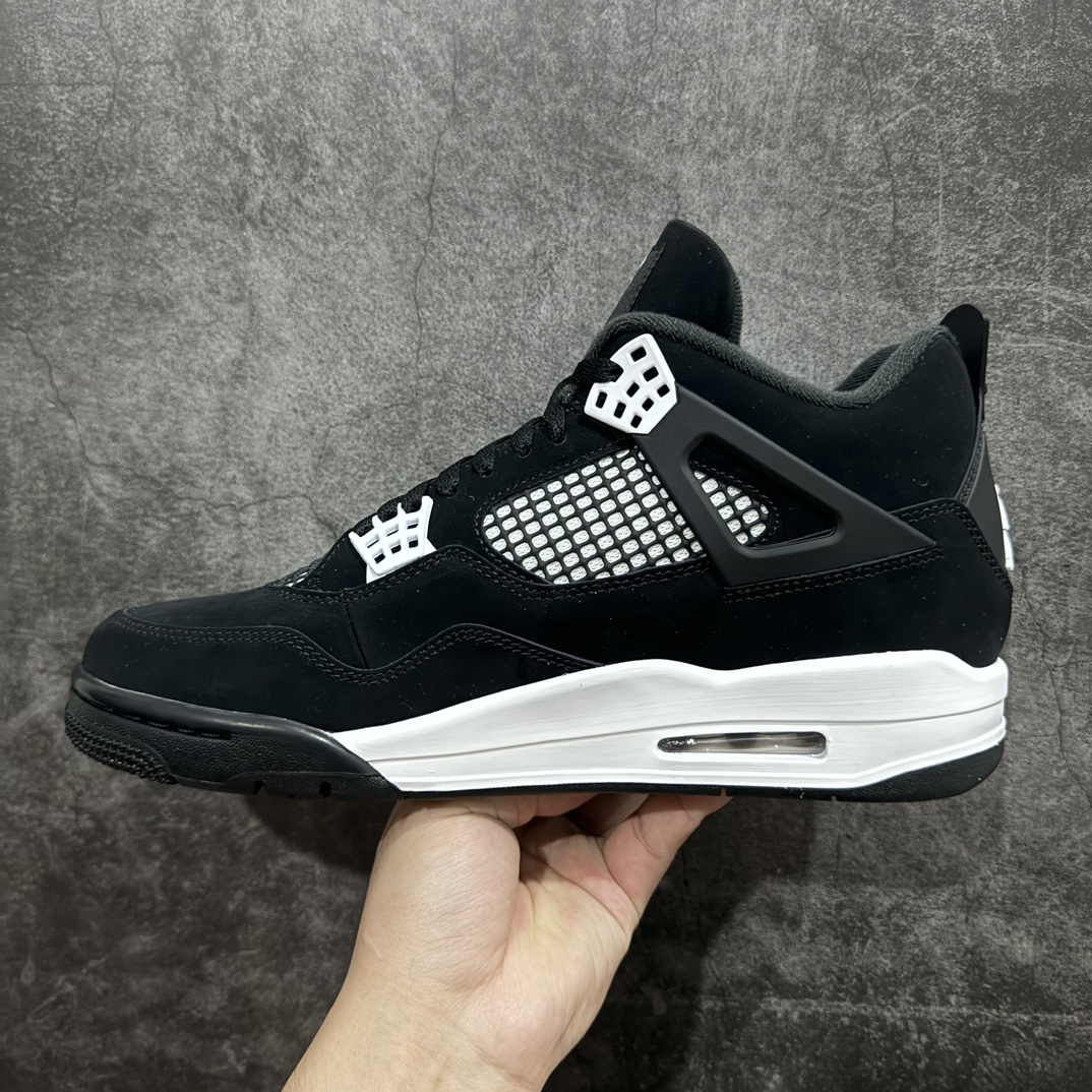 图片[2]-【纯原LW版本】Air Jordan AJ4 Retro 白黑雷公 FQ8138-001nn第一梯队最新批次 细节多次校对改良 接近完美 细节达到可过鉴定标准 耗时半年巨作 全套原纸板楦头开发 原厂特供皮料加持 确保原汁原味 完美呈现四代版型 一比一鞋头弧度高度鞋身弧度 数据细节工艺流程均保持原鞋一致 原厂TPU网格鞋带扣 正确内里网布 菱角分明不变形无多余毛边 柔软性质感一致于原鞋 原厂织唛标 原厂飞人电绣工艺 尾指中部跳三针 独家绑鞋带手法 印刷中底布 四线拉帮 米色美纹纸贴合固定 进口港宝加持 后跟自然饱满 全鞋荧光划线卡点 追求极致完美 每一双都是工艺品 多重QC质检 超越公司货的品控标准 实实在在的免检产品 尺码：36-47.5 编码：X10450480-鞋库