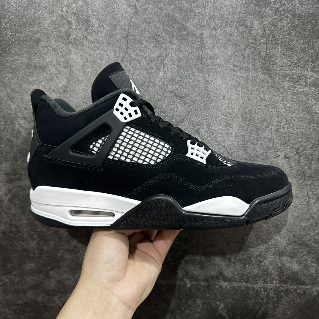 【纯原LW版本】Air Jordan AJ4 Retro 白黑雷公 FQ8138-001nn第一梯队最新批次 细节多次校对改良 接近完美 细节达到可过鉴定标准 耗时半年巨作 全套原纸板楦头开发 原厂特供皮料加持 确保原汁原味 完美呈现四代版型 一比一鞋头弧度高度鞋身弧度 数据细节工艺流程均保持原鞋一致 原厂TPU网格鞋带扣 正确内里网布 菱角分明不变形无多余毛边 柔软性质感一致于原鞋 原厂织唛标 原厂飞人电绣工艺 尾指中部跳三针 独家绑鞋带手法 印刷中底布 四线拉帮 米色美纹纸贴合固定 进口港宝加持 后跟自然饱满 全鞋荧光划线卡点 追求极致完美 每一双都是工艺品 多重QC质检 超越公司货的品控标准 实实在在的免检产品 尺码：36-47.5 编码：X10450480-鞋库