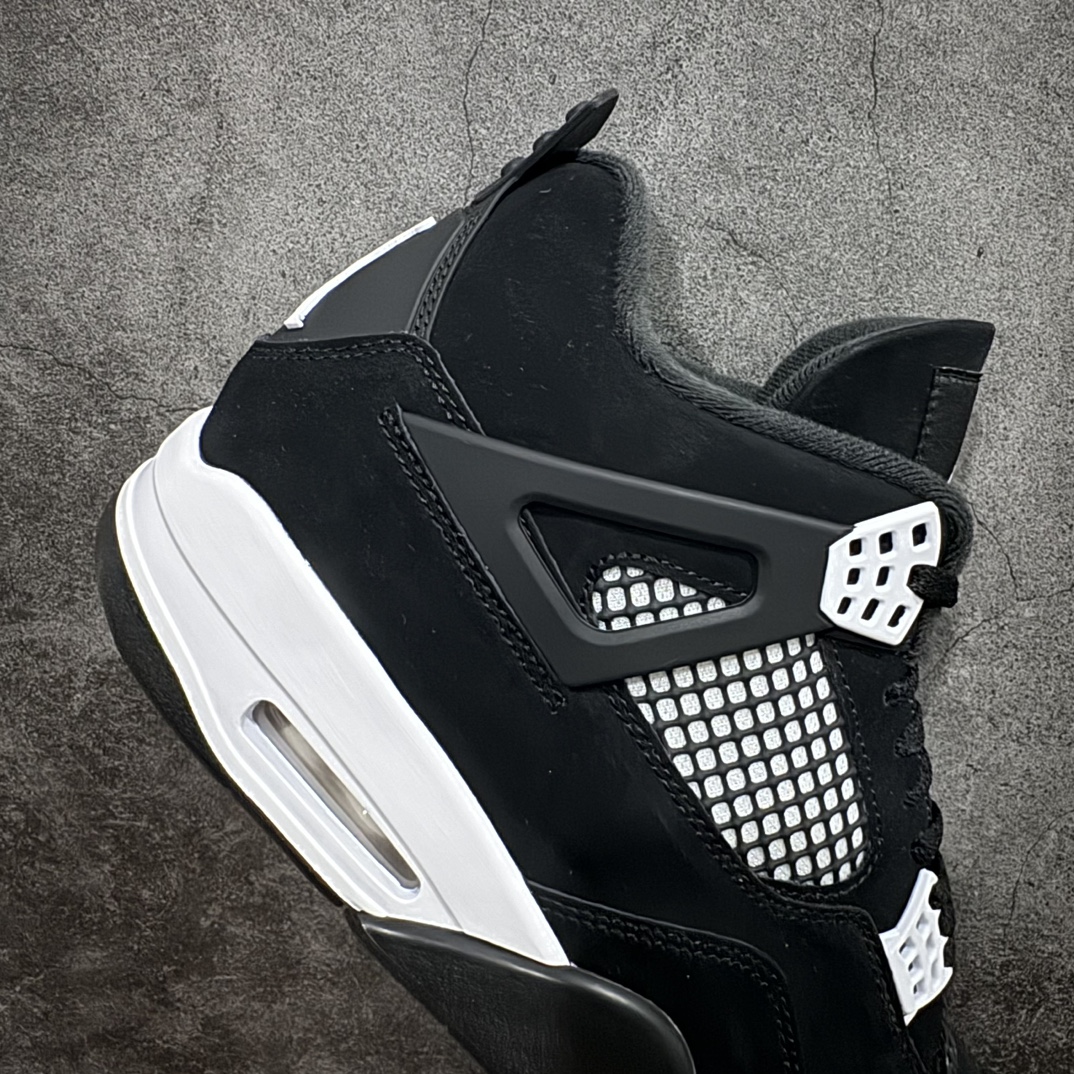 图片[7]-【纯原LW版本】Air Jordan AJ4 Retro 白黑雷公 FQ8138-001nn第一梯队最新批次 细节多次校对改良 接近完美 细节达到可过鉴定标准 耗时半年巨作 全套原纸板楦头开发 原厂特供皮料加持 确保原汁原味 完美呈现四代版型 一比一鞋头弧度高度鞋身弧度 数据细节工艺流程均保持原鞋一致 原厂TPU网格鞋带扣 正确内里网布 菱角分明不变形无多余毛边 柔软性质感一致于原鞋 原厂织唛标 原厂飞人电绣工艺 尾指中部跳三针 独家绑鞋带手法 印刷中底布 四线拉帮 米色美纹纸贴合固定 进口港宝加持 后跟自然饱满 全鞋荧光划线卡点 追求极致完美 每一双都是工艺品 多重QC质检 超越公司货的品控标准 实实在在的免检产品 尺码：36-47.5 编码：X10450480-鞋库