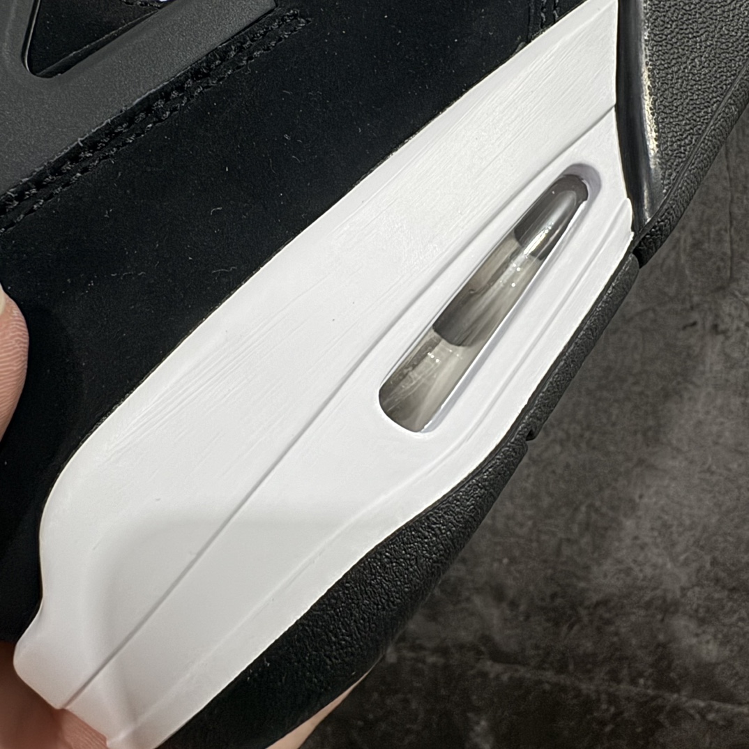 图片[3]-【纯原LW版本】Air Jordan AJ4 Retro 白黑雷公 FQ8138-001nn第一梯队最新批次 细节多次校对改良 接近完美 细节达到可过鉴定标准 耗时半年巨作 全套原纸板楦头开发 原厂特供皮料加持 确保原汁原味 完美呈现四代版型 一比一鞋头弧度高度鞋身弧度 数据细节工艺流程均保持原鞋一致 原厂TPU网格鞋带扣 正确内里网布 菱角分明不变形无多余毛边 柔软性质感一致于原鞋 原厂织唛标 原厂飞人电绣工艺 尾指中部跳三针 独家绑鞋带手法 印刷中底布 四线拉帮 米色美纹纸贴合固定 进口港宝加持 后跟自然饱满 全鞋荧光划线卡点 追求极致完美 每一双都是工艺品 多重QC质检 超越公司货的品控标准 实实在在的免检产品 尺码：36-47.5 编码：X10450480-鞋库