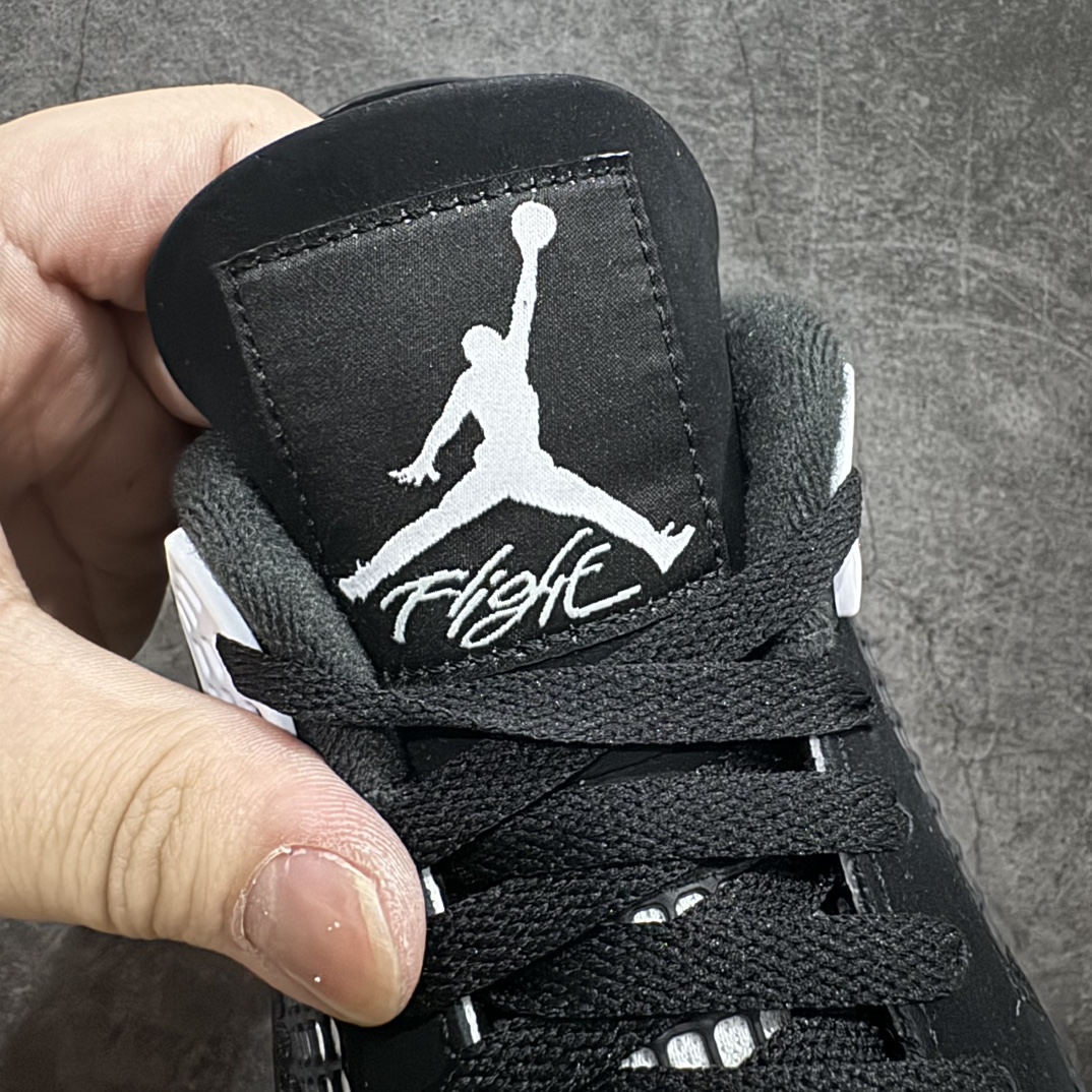 图片[7]-【纯原LW版本】Air Jordan AJ4 Retro 白黑雷公 FQ8138-001nn第一梯队最新批次 细节多次校对改良 接近完美 细节达到可过鉴定标准 耗时半年巨作 全套原纸板楦头开发 原厂特供皮料加持 确保原汁原味 完美呈现四代版型 一比一鞋头弧度高度鞋身弧度 数据细节工艺流程均保持原鞋一致 原厂TPU网格鞋带扣 正确内里网布 菱角分明不变形无多余毛边 柔软性质感一致于原鞋 原厂织唛标 原厂飞人电绣工艺 尾指中部跳三针 独家绑鞋带手法 印刷中底布 四线拉帮 米色美纹纸贴合固定 进口港宝加持 后跟自然饱满 全鞋荧光划线卡点 追求极致完美 每一双都是工艺品 多重QC质检 超越公司货的品控标准 实实在在的免检产品 尺码：36-47.5 编码：X10450480-鞋库