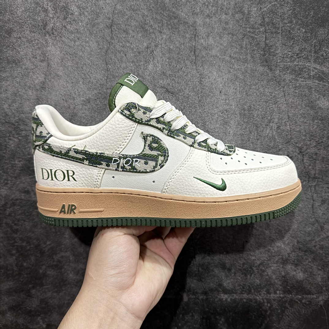 【公司级】海外限量发售Nike Air Force 1 \’07 Low “迪奥联名–米绿花纹勾”空军一号 低帮 运动鞋 休闲鞋 折边针车 工艺难度大 原楦头原纸板 原装鞋盒 定制五金配件 内置全掌气垫 原厂鞋底货号：KK1988-010 Size：36 36.5 37.5 38 38.5 39 40 40.5 41 42 42.5 43 44 44.5 45 编码：HXS310320-鞋库