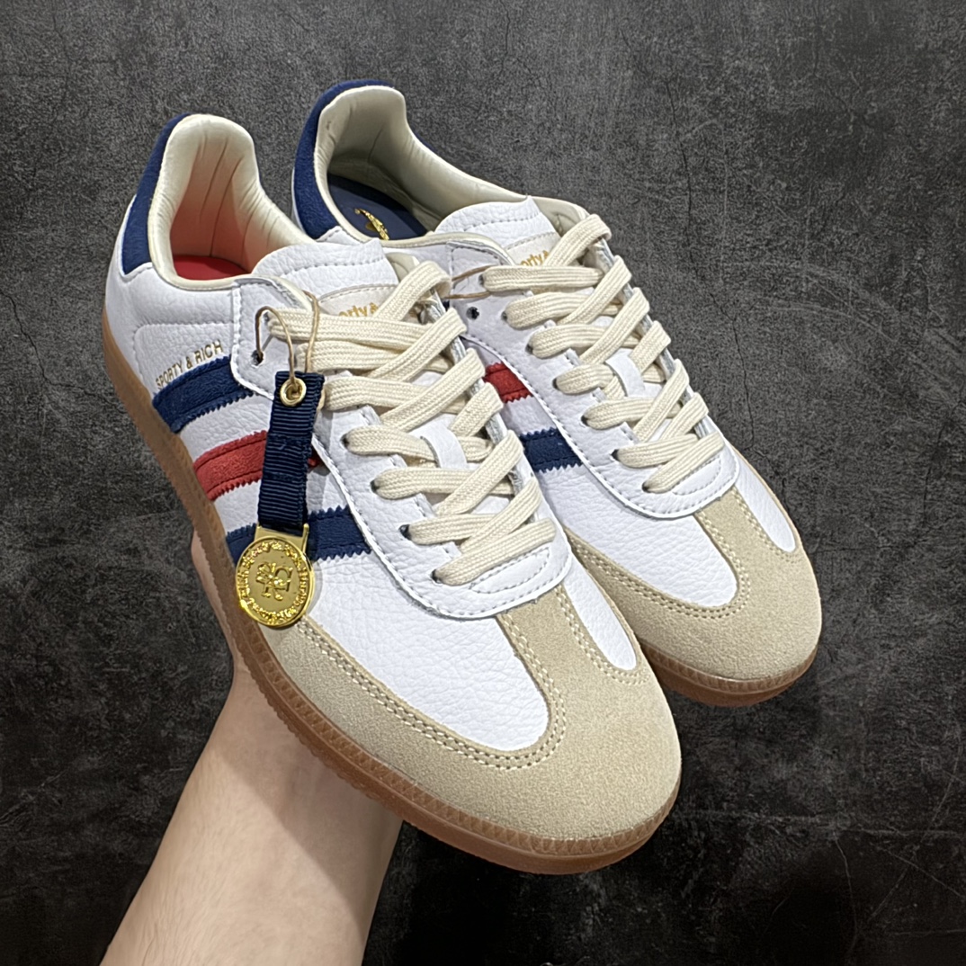 【RS纯原】Ad Originals Samba OG Sporty&Rich IH8338 阿迪达斯经典款复古休闲板鞋n市面顶级品质n此版鞋身全部采用进口原厂头层皮n原厂头层 区分市面偷工减料！n这款桑巴鞋展示了高质量的工艺带有装饰的超锁缝制和无缝的手感 柔软、柔软的皮革造型和标志性的3条纹完成了精致的外观 正规合身鞋带 鞋面上有绒面鞋垫 橡胶鞋底 享受正畸套筒软感 自50年代首次亮相以来就一直在赢得粉丝的青睐nSIZE：36 36.5 37.5 38 38.5 39 40 40.5 41 42 42.5 43 44 44.5 45 编码：XN230350-鞋库