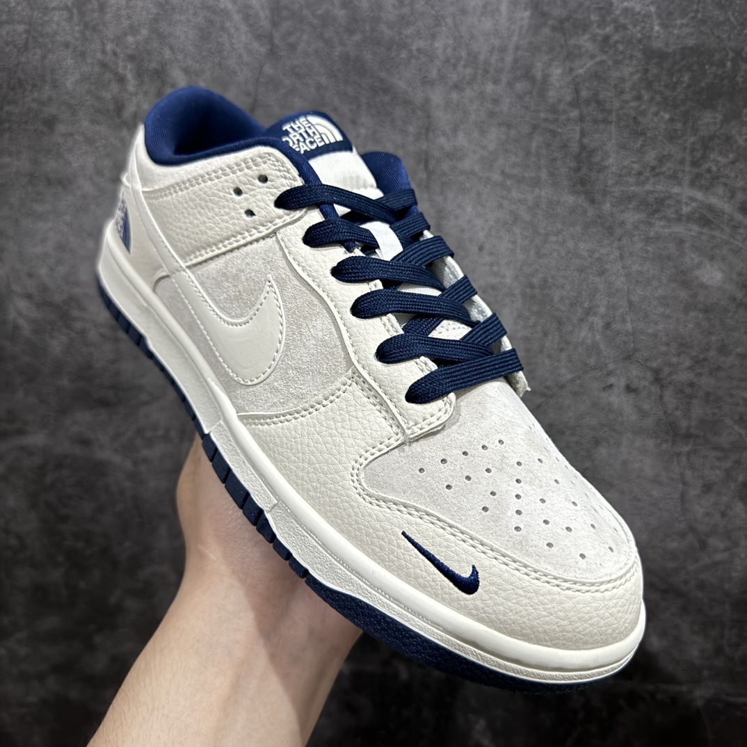 图片[3]-【定制版】Nk SB Dunk Low 北面联名-灰猪八白勾 周年高端定制 低帮休闲板鞋rn#定制鞋盒 大厂纯原品质出货 超高清洁度 皮料切割干净无任何毛边 细节完美 r 货号：KK1333-006 尺码：36 37 37.5 38 38.5 39 40 40.5 41 42 42.5 43 44 44.5 45  编码：HXS320340-鞋库