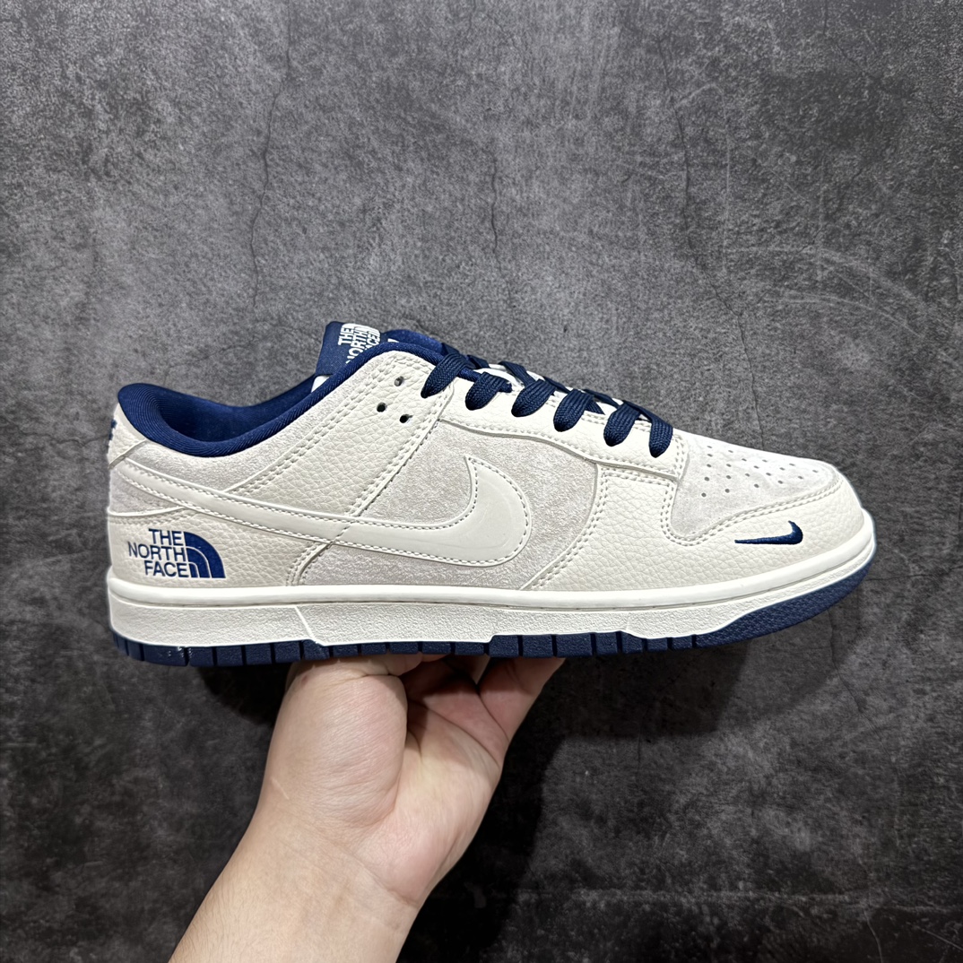 【定制版】Nk SB Dunk Low 北面联名-灰猪八白勾 周年高端定制 低帮休闲板鞋rn#定制鞋盒 大厂纯原品质出货 超高清洁度 皮料切割干净无任何毛边 细节完美 r 货号：KK1333-006 尺码：36 37 37.5 38 38.5 39 40 40.5 41 42 42.5 43 44 44.5 45  编码：HXS320340-鞋库