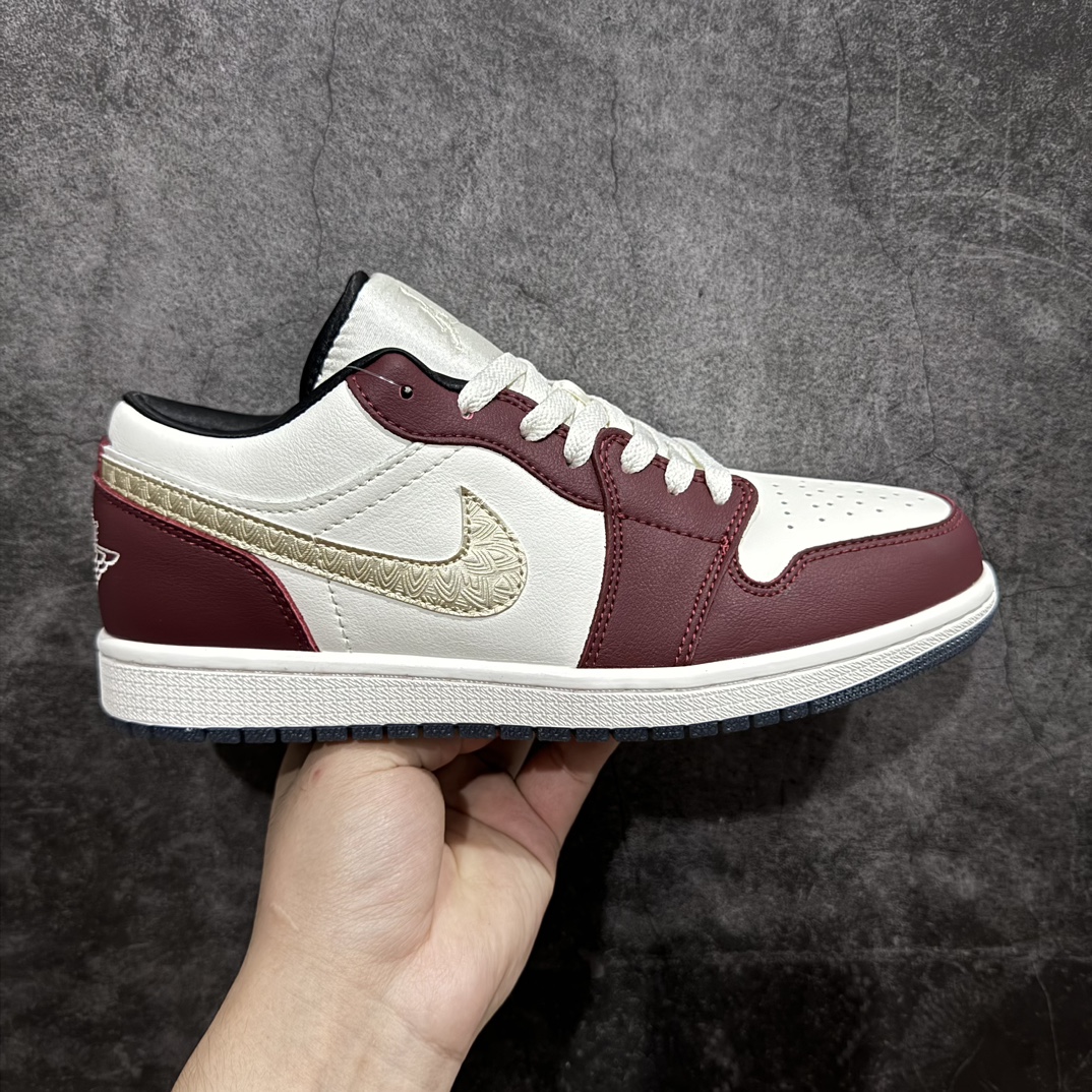 图片[4]-【lw福利版】Air Jordan AJ1 Low 低帮系列 品质全新升级 七十多色陆续出货 知名大厂出品 工厂配套商长期套现 正常出厂触碰不到的单价 百分百全新货品 零氧化发霉 给足利润空间操作 超乎所想的高性价比 原装楦头纸板开发 完美鞋型 超高清洁度 鞋型不臃肿别扭 原厂内置全掌气垫 A模大底 鞋舌AJ原厂专用牛津布 AJ专用反口珍珠布 原厂无杂质高弹内里海棉 特殊封边弹力鞋带 原鞋开模 拒绝公底 购置公司同步原材料 都有细节原汁原味 忠于原版 尺码：36 36.5 37.5 38 38.5 39 40 40.5 41 42 42.5 43 44 44.5 45 46 47.5-选品中心