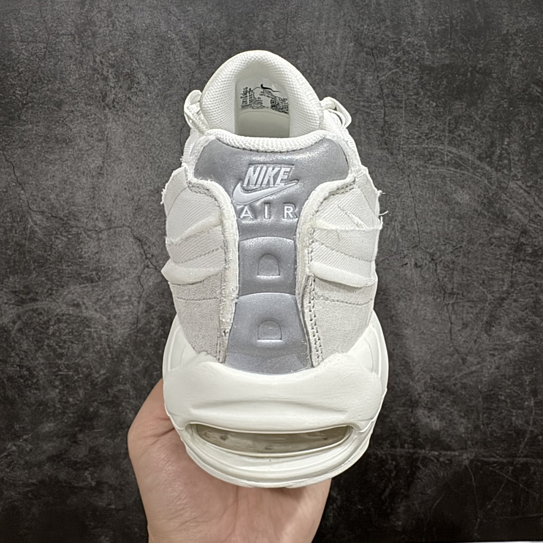 图片[4]-【公司级】CDG x NIKE  Air Max 95 复古单品n潮流百搭 气垫缓震慢跑鞋 CU8406-100nAir Max 95就是源于设计师塞吉奥·罗扎诺的构想Nike Air Max 95的设计灵感源于人体构造n中底设计基于人体的脊柱构造 是整体设计的核心n尼龙孔眼代表了肋骨 而分层式面板和网眼象征着肌肉纤维和肉体组织nAir Max95采用了两个独立的吹塑成型的Air-Sole单元n并首次在前掌使用可视化气垫设计nSwoosh logo被当作一个标点符号放在了鞋子的后帮位置n 尺码：36 36.5 37.5 38 38.5 39 40 40.5 41 42 42.5 43 44 44.5 45 编码：HC320330-鞋库