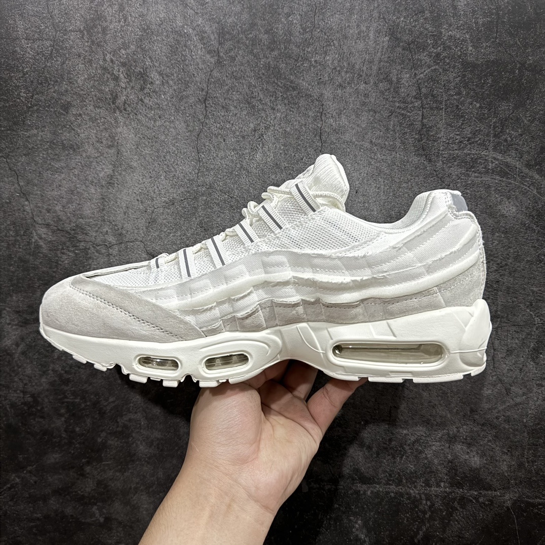 图片[2]-【公司级】CDG x NIKE  Air Max 95 复古单品n潮流百搭 气垫缓震慢跑鞋 CU8406-100nAir Max 95就是源于设计师塞吉奥·罗扎诺的构想Nike Air Max 95的设计灵感源于人体构造n中底设计基于人体的脊柱构造 是整体设计的核心n尼龙孔眼代表了肋骨 而分层式面板和网眼象征着肌肉纤维和肉体组织nAir Max95采用了两个独立的吹塑成型的Air-Sole单元n并首次在前掌使用可视化气垫设计nSwoosh logo被当作一个标点符号放在了鞋子的后帮位置n 尺码：36 36.5 37.5 38 38.5 39 40 40.5 41 42 42.5 43 44 44.5 45 编码：HC320330-鞋库