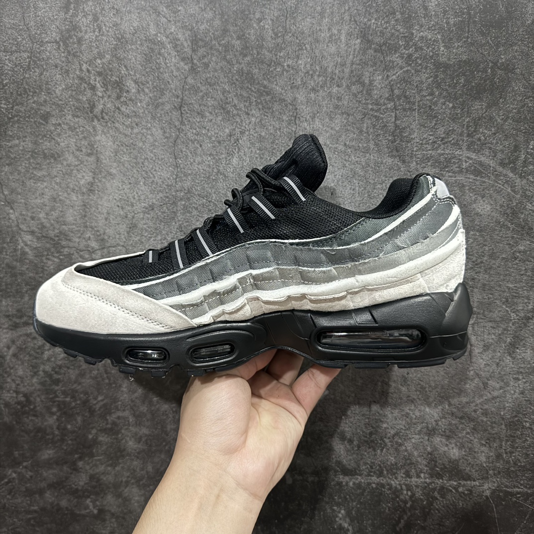 图片[2]-【公司级】CDG x NIKE  Air Max 95 复古单品n潮流百搭 气垫缓震慢跑鞋 CU8406-101nAir Max 95就是源于设计师塞吉奥·罗扎诺的构想Nike Air Max 95的设计灵感源于人体构造n中底设计基于人体的脊柱构造 是整体设计的核心n尼龙孔眼代表了肋骨 而分层式面板和网眼象征着肌肉纤维和肉体组织nAir Max95采用了两个独立的吹塑成型的Air-Sole单元n并首次在前掌使用可视化气垫设计nSwoosh logo被当作一个标点符号放在了鞋子的后帮位置n 尺码：36 36.5 37.5 38 38.5 39 40 40.5 41 42 42.5 43 44 44.5 45 编码：HC320330-鞋库