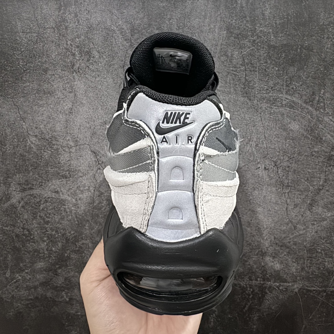 图片[4]-【公司级】CDG x NIKE  Air Max 95 复古单品n潮流百搭 气垫缓震慢跑鞋 CU8406-101nAir Max 95就是源于设计师塞吉奥·罗扎诺的构想Nike Air Max 95的设计灵感源于人体构造n中底设计基于人体的脊柱构造 是整体设计的核心n尼龙孔眼代表了肋骨 而分层式面板和网眼象征着肌肉纤维和肉体组织nAir Max95采用了两个独立的吹塑成型的Air-Sole单元n并首次在前掌使用可视化气垫设计nSwoosh logo被当作一个标点符号放在了鞋子的后帮位置n 尺码：36 36.5 37.5 38 38.5 39 40 40.5 41 42 42.5 43 44 44.5 45 编码：HC320330-鞋库