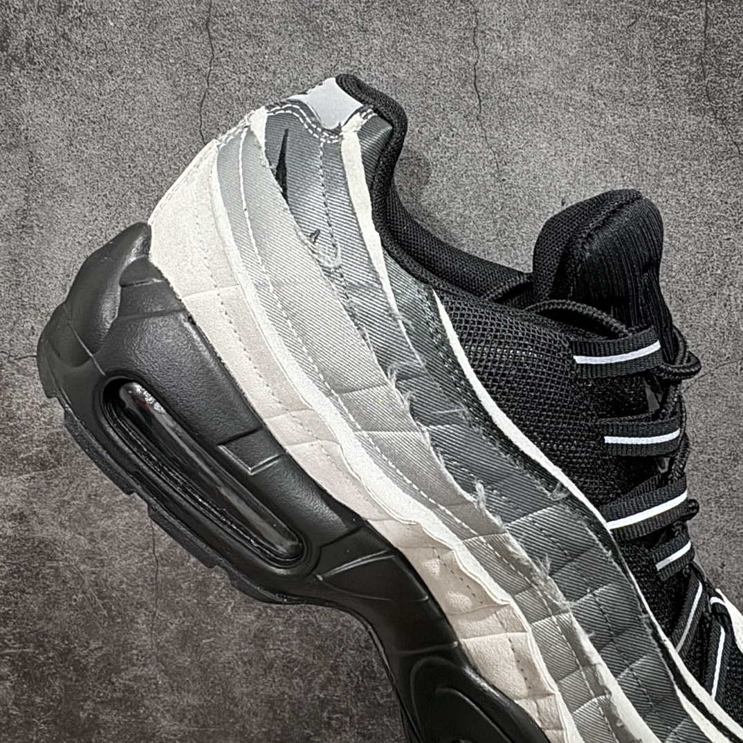 图片[7]-【公司级】CDG x NIKE  Air Max 95 复古单品n潮流百搭 气垫缓震慢跑鞋 CU8406-101nAir Max 95就是源于设计师塞吉奥·罗扎诺的构想Nike Air Max 95的设计灵感源于人体构造n中底设计基于人体的脊柱构造 是整体设计的核心n尼龙孔眼代表了肋骨 而分层式面板和网眼象征着肌肉纤维和肉体组织nAir Max95采用了两个独立的吹塑成型的Air-Sole单元n并首次在前掌使用可视化气垫设计nSwoosh logo被当作一个标点符号放在了鞋子的后帮位置n 尺码：36 36.5 37.5 38 38.5 39 40 40.5 41 42 42.5 43 44 44.5 45 编码：HC320330-鞋库