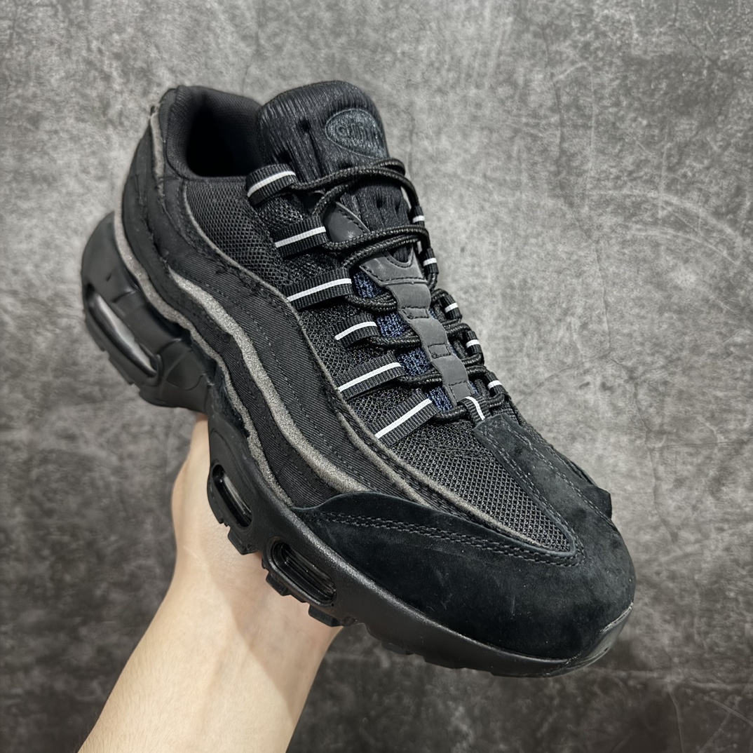 图片[3]-【公司级】CDG x NIKE  Air Max 95 复古单品n潮流百搭 气垫缓震慢跑鞋 CU8406-101nAir Max 95就是源于设计师塞吉奥·罗扎诺的构想Nike Air Max 95的设计灵感源于人体构造n中底设计基于人体的脊柱构造 是整体设计的核心n尼龙孔眼代表了肋骨 而分层式面板和网眼象征着肌肉纤维和肉体组织nAir Max95采用了两个独立的吹塑成型的Air-Sole单元n并首次在前掌使用可视化气垫设计nSwoosh logo被当作一个标点符号放在了鞋子的后帮位置n 尺码：36 36.5 37.5 38 38.5 39 40 40.5 41 42 42.5 43 44 44.5 45 编码：HC320330-鞋库