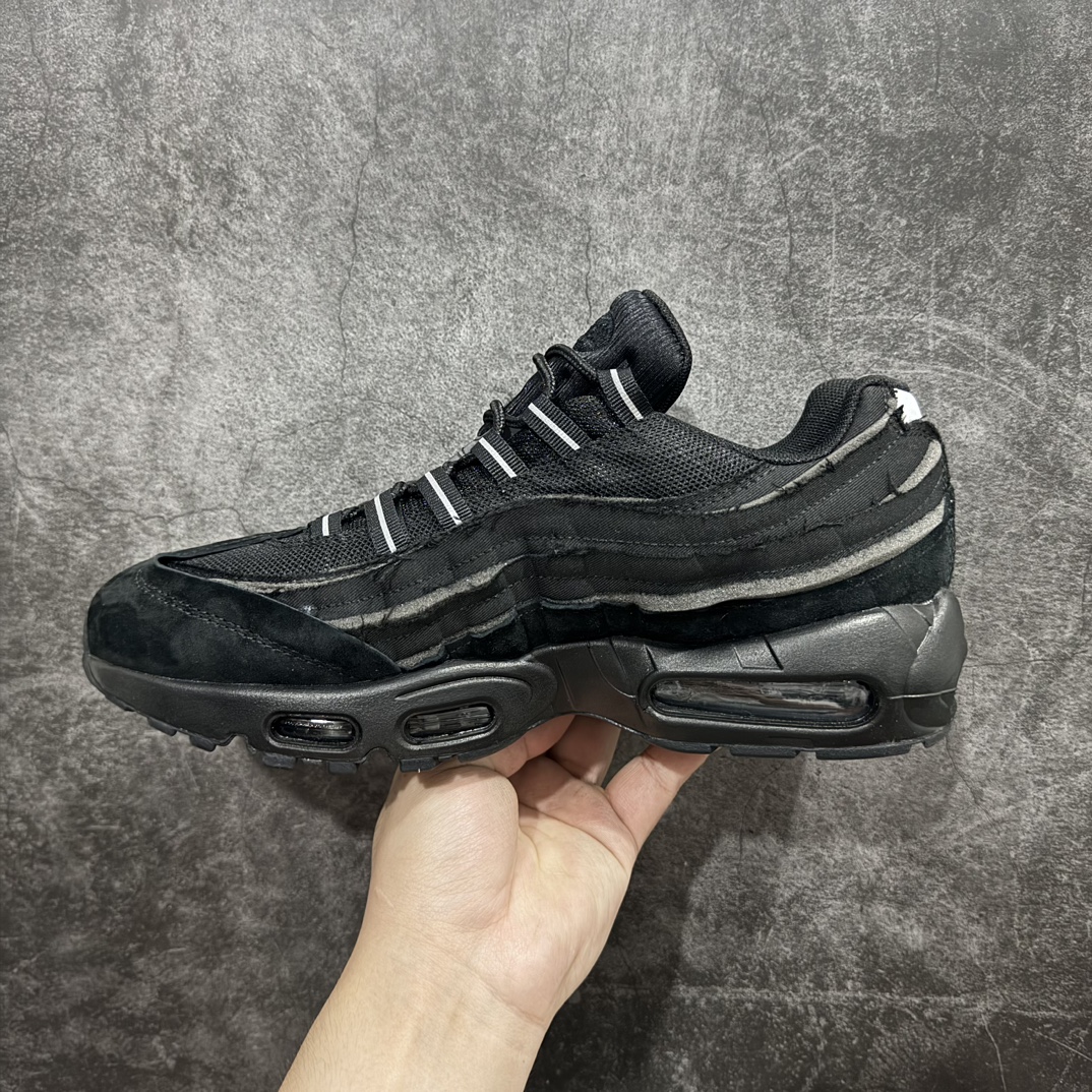 图片[2]-【公司级】CDG x NIKE  Air Max 95 复古单品n潮流百搭 气垫缓震慢跑鞋 CU8406-101nAir Max 95就是源于设计师塞吉奥·罗扎诺的构想Nike Air Max 95的设计灵感源于人体构造n中底设计基于人体的脊柱构造 是整体设计的核心n尼龙孔眼代表了肋骨 而分层式面板和网眼象征着肌肉纤维和肉体组织nAir Max95采用了两个独立的吹塑成型的Air-Sole单元n并首次在前掌使用可视化气垫设计nSwoosh logo被当作一个标点符号放在了鞋子的后帮位置n 尺码：36 36.5 37.5 38 38.5 39 40 40.5 41 42 42.5 43 44 44.5 45 编码：HC320330-鞋库