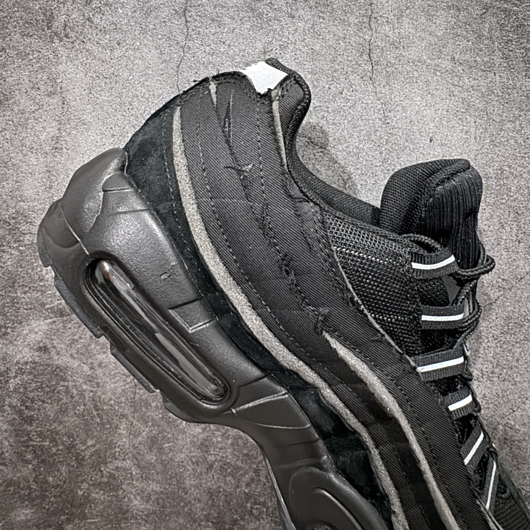 图片[6]-【公司级】CDG x NIKE  Air Max 95 复古单品n潮流百搭 气垫缓震慢跑鞋 CU8406-101nAir Max 95就是源于设计师塞吉奥·罗扎诺的构想Nike Air Max 95的设计灵感源于人体构造n中底设计基于人体的脊柱构造 是整体设计的核心n尼龙孔眼代表了肋骨 而分层式面板和网眼象征着肌肉纤维和肉体组织nAir Max95采用了两个独立的吹塑成型的Air-Sole单元n并首次在前掌使用可视化气垫设计nSwoosh logo被当作一个标点符号放在了鞋子的后帮位置n 尺码：36 36.5 37.5 38 38.5 39 40 40.5 41 42 42.5 43 44 44.5 45 编码：HC320330-鞋库